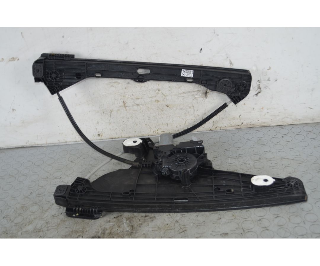 Macchinetta Alzavetro Posteriore DX Peugeot 208 Dal 2023 in poi Cod 430113H0 1750063478757 Macchinetta Alzavetro Posteriore DX Peugeot 208 Dal 2023 in poi Cod 430113H0 1750063478757