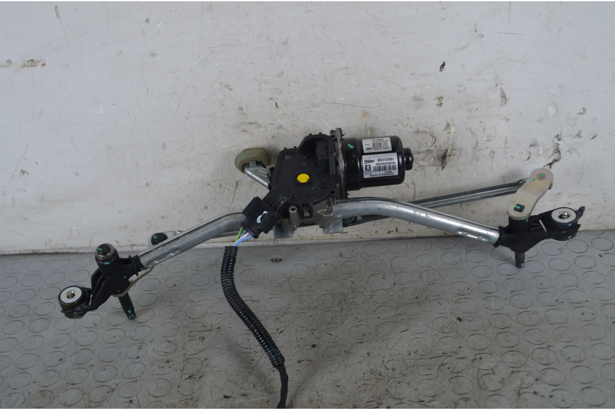 Motorino tergicristallo anteriore Peugeot 208 Dal 2023 in poi Cod 9824784980  1750064554504