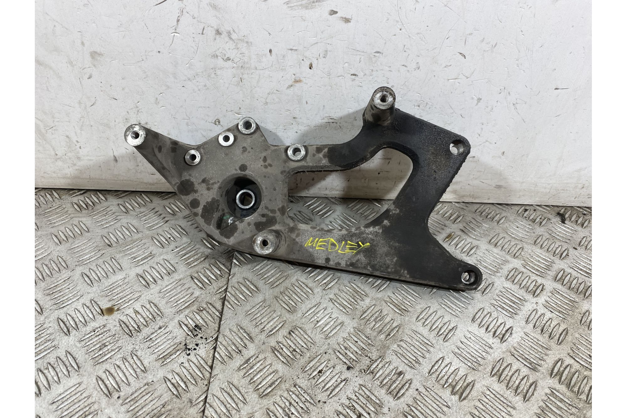 Staffa Supporto Marmitta Piaggio Medley 125 Del 2020  1750172525489