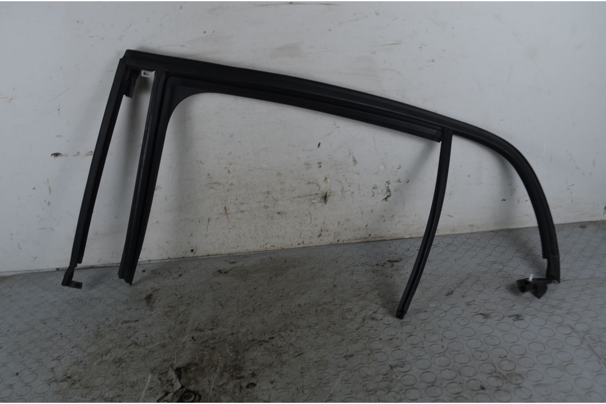 Guarnizione Portiera Posteriore SX Peugeot 208 Dal 2023 in poi Cod 982964278000  1750329199587