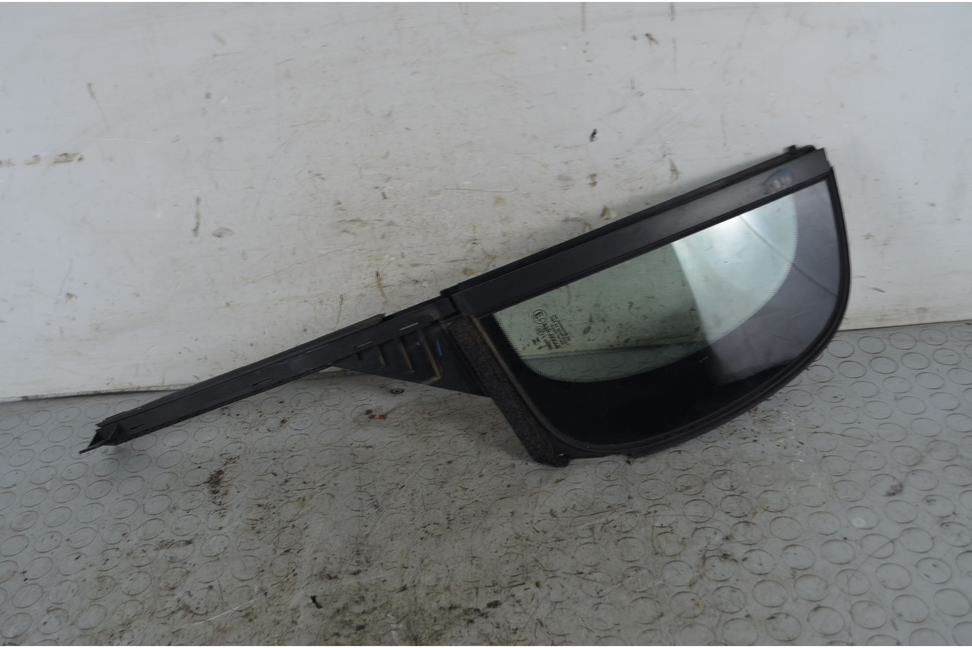 Vetro Fisso Posteriore SX Peugeot 208 Dal 2023 in poi Cod 9823187780  1750329605750