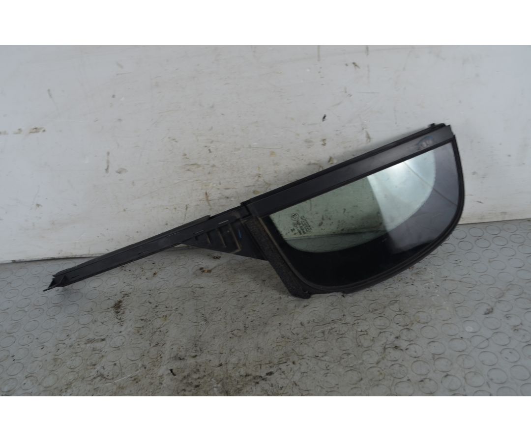 Vetro Fisso Posteriore SX Peugeot 208 Dal 2023 in poi Cod 9823187780 1750329605750 Vetro Fisso Posteriore SX Peugeot 208 Dal 2023 in poi Cod 9823187780 1750329605750