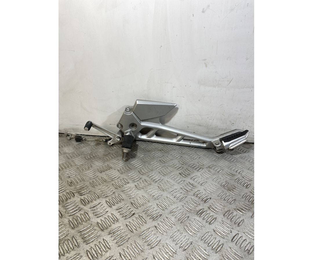 Pedana Poggiapiedi Passeggero Sinistro Sx Suzuki GSR 600 dal 2006 al 2011 1750683723183 Pedana Poggiapiedi Passeggero Sinistro Sx Suzuki GSR 600 dal 2006 al 2011 1750683723183