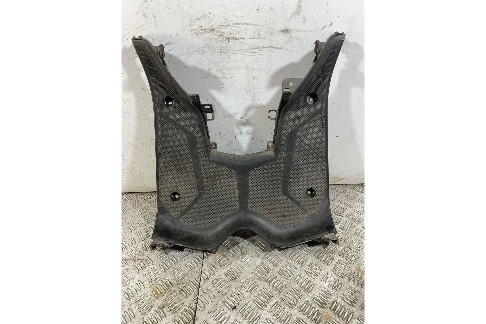 Carena Pedana Poggiapiedi Yamaha Tricity 125 dal 2014 al 2020  1750684593440