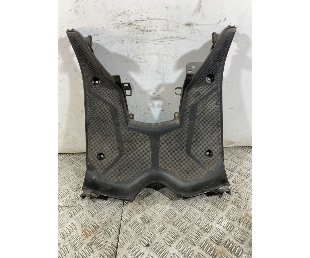 Carena Pedana Poggiapiedi Yamaha Tricity 125 dal 2014 al 2020 1750684593440 Carena Pedana Poggiapiedi Yamaha Tricity 125 dal 2014 al 2020 1750684593440