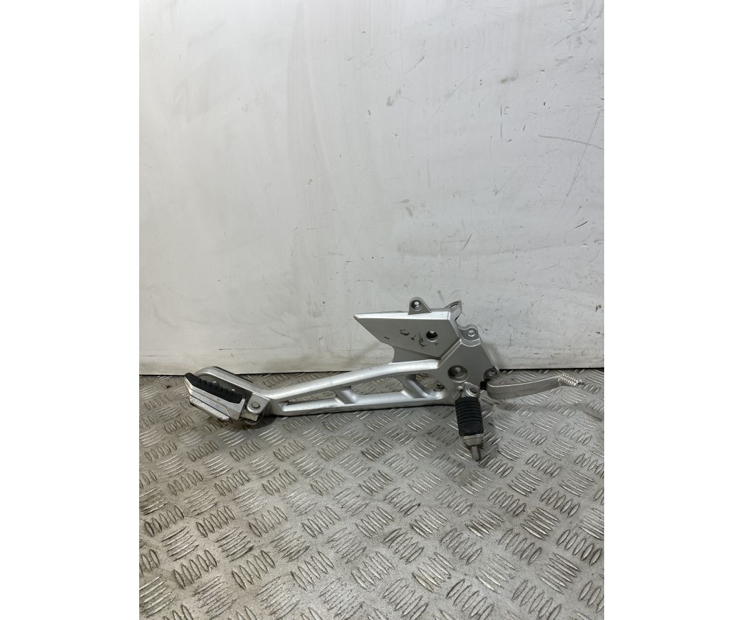 Pedana Poggiapiedi Destro Con Freno Suzuki GSR 600 dal 2006 al 2011 1750686860397 Pedana Poggiapiedi Destro Con Freno Suzuki GSR 600 dal 2006 al 2011 1750686860397