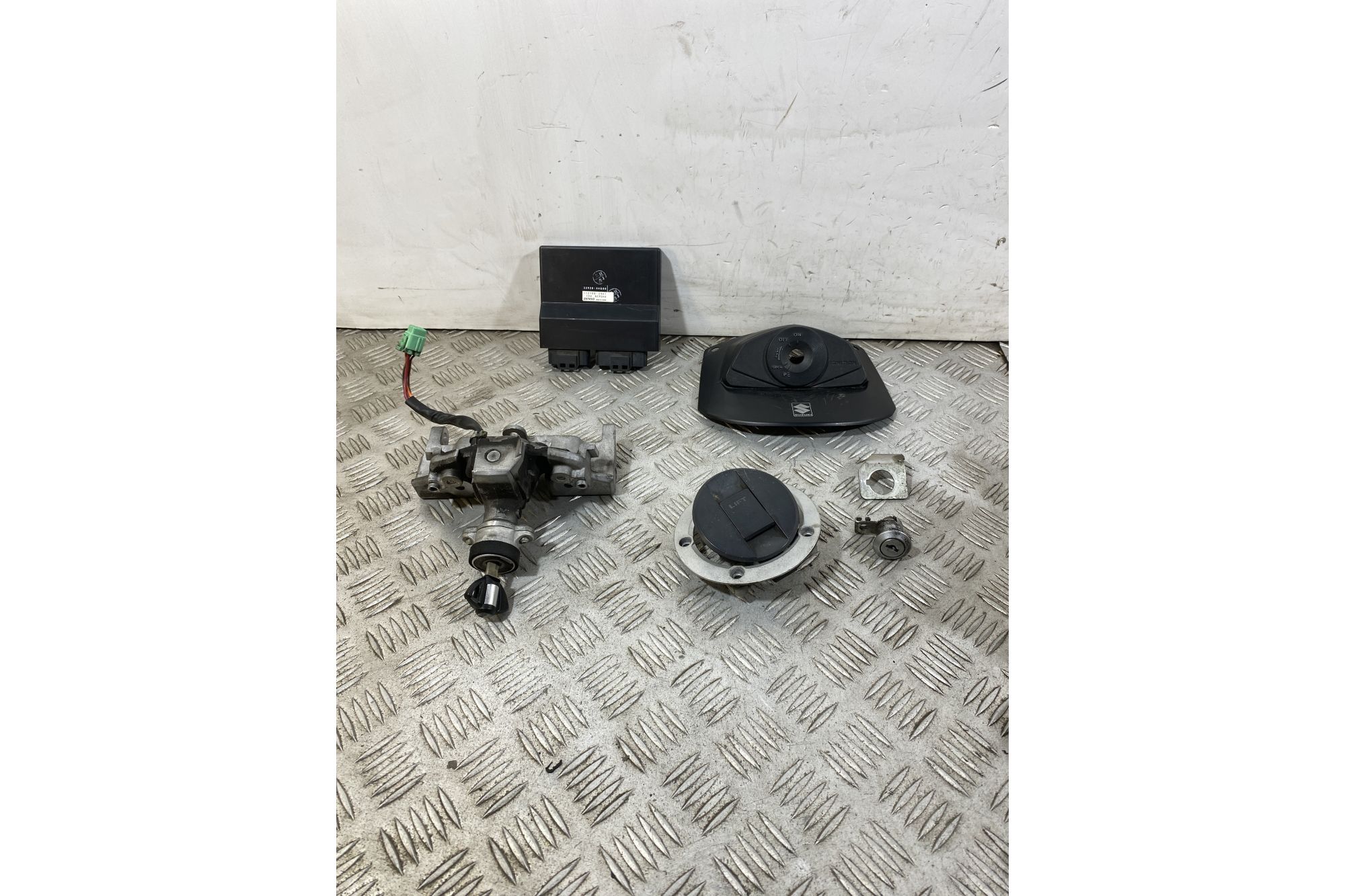 Kit Chiave Suzuki GSR 600 dal 2006 al 2011 COD 112100-2961  1750688254415