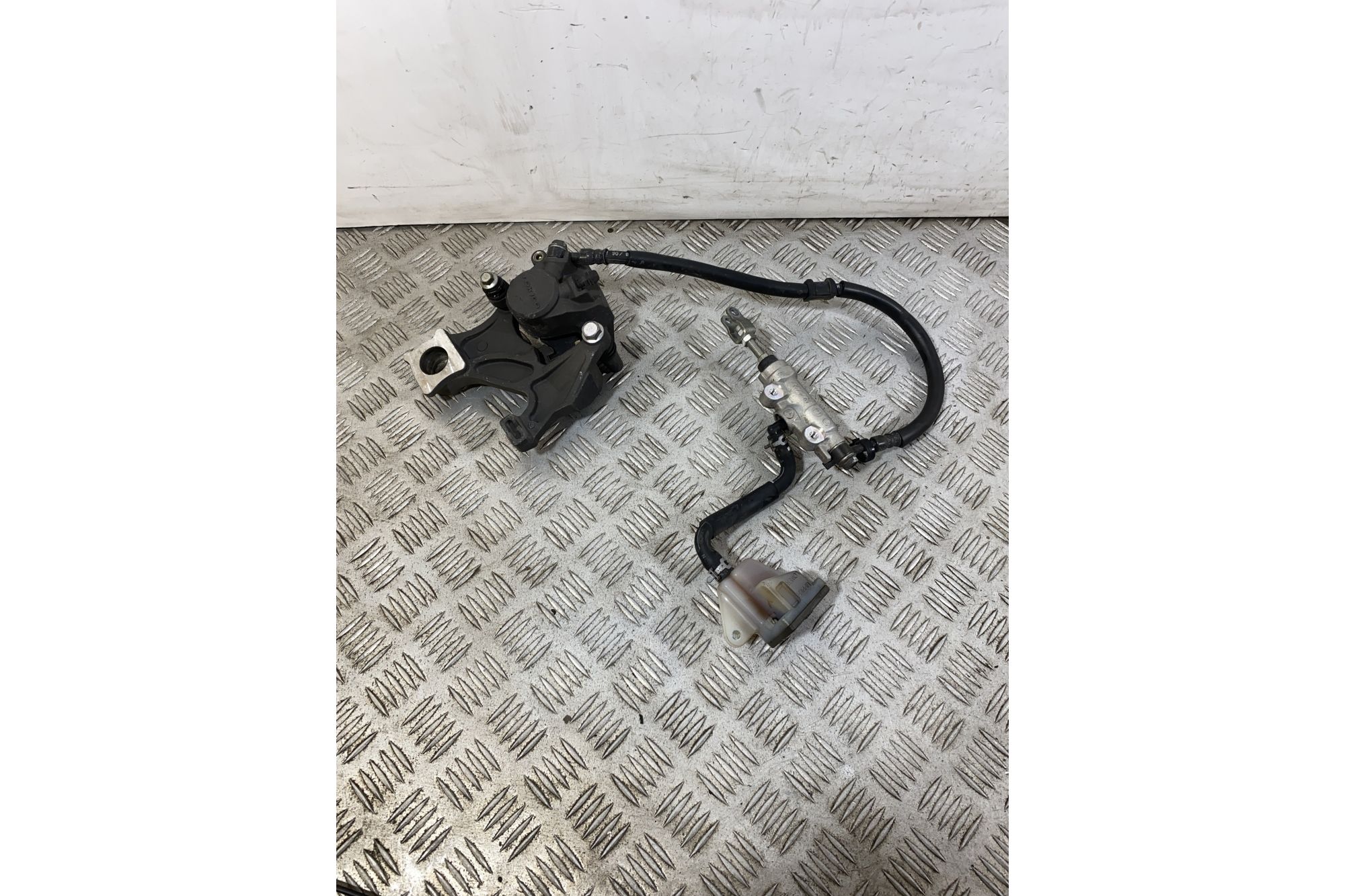 Impianto Frenante Posteriore Suzuki GSR 600 dal 2006 al 2011  1750691752267