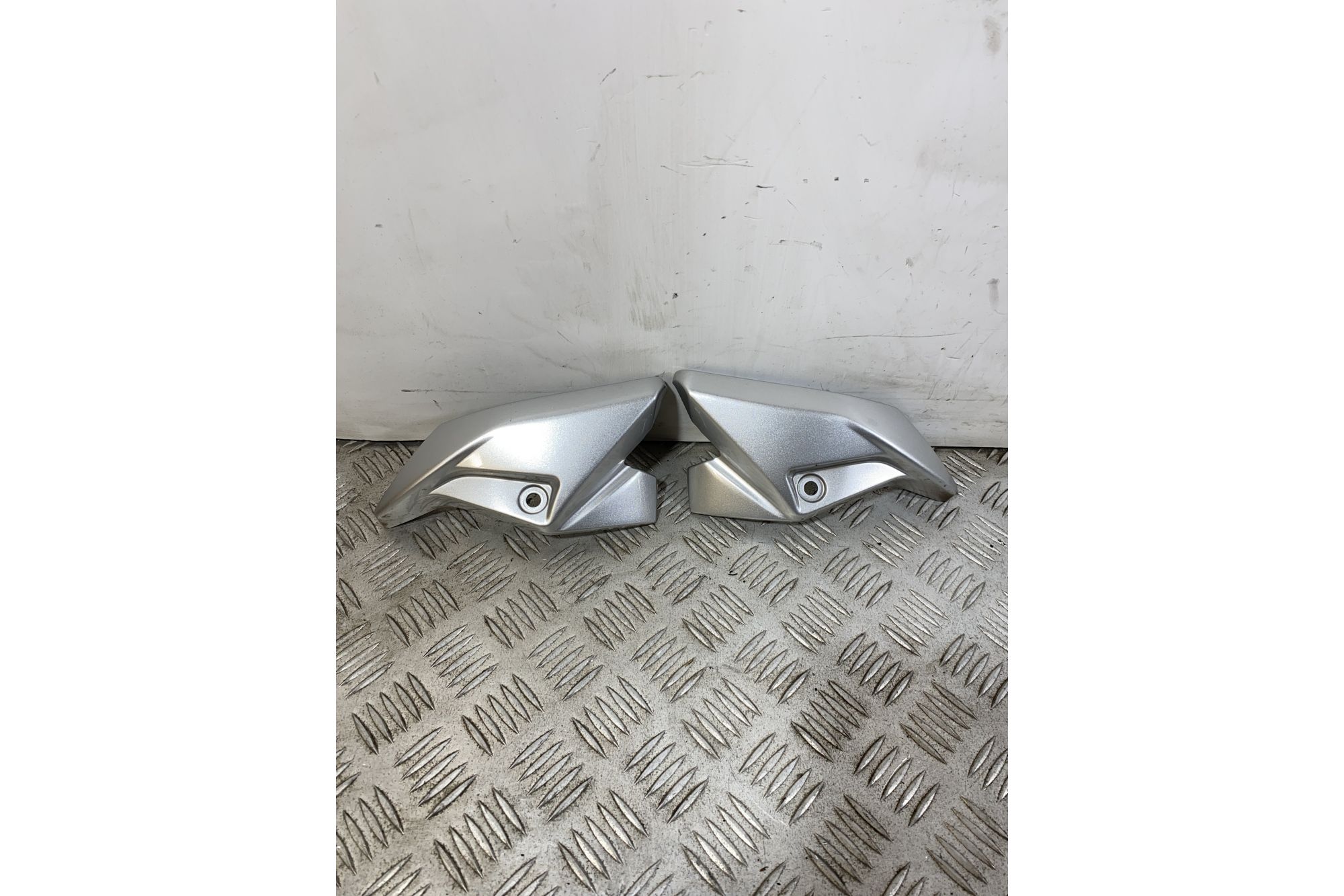 Coppia Carene Copertura Laterale Faro Suzuki GSR 600 dal 2006 al 2011  1750750387157