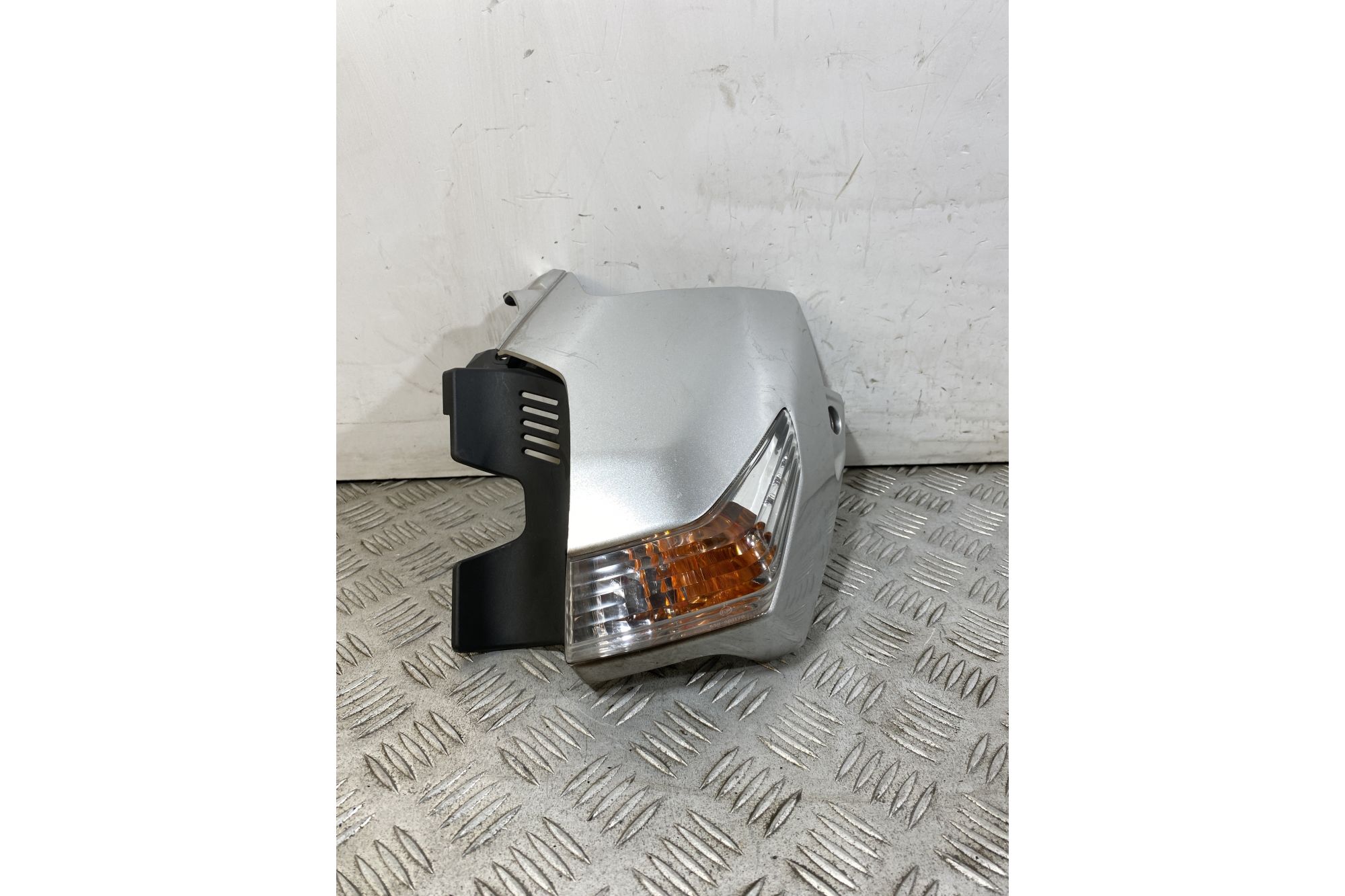 Carena Freccia Anteriore Sinistra SX Suzuki GSR 600 dal 2006 al 2011  1750757514372