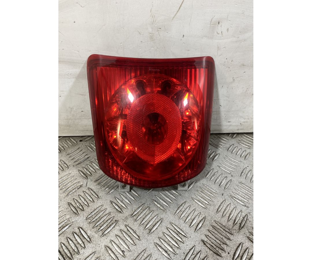 Fanale Stop Posteriore Piaggio Vespa GT 200 L Dal 2003 al 2006 1751017742436 Fanale Stop Posteriore Piaggio Vespa GT 200 L Dal 2003 al 2006 1751017742436