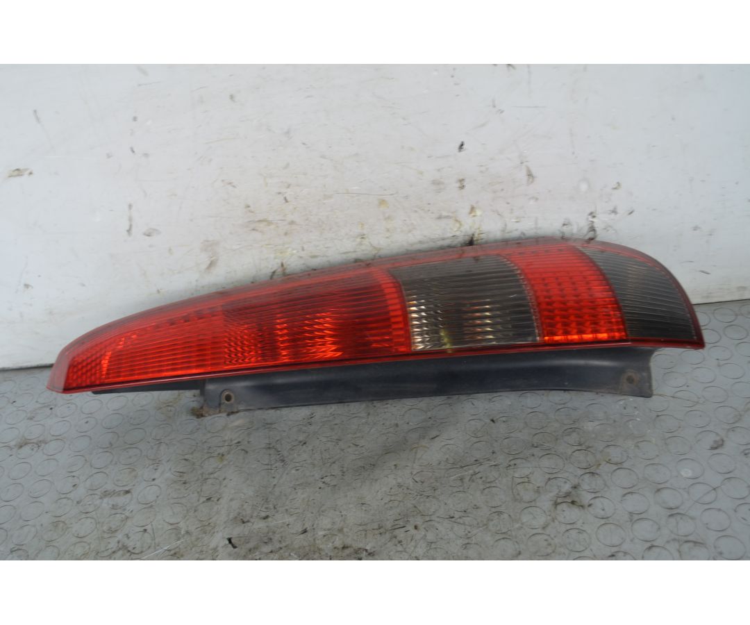 Fanale Stop Posteriore DX Ford Fiesta V Dal 2002 al 2008 Cod 1324563 1751363623885 Fanale Stop Posteriore DX Ford Fiesta V Dal 2002 al 2008 Cod 1324563 1751363623885
