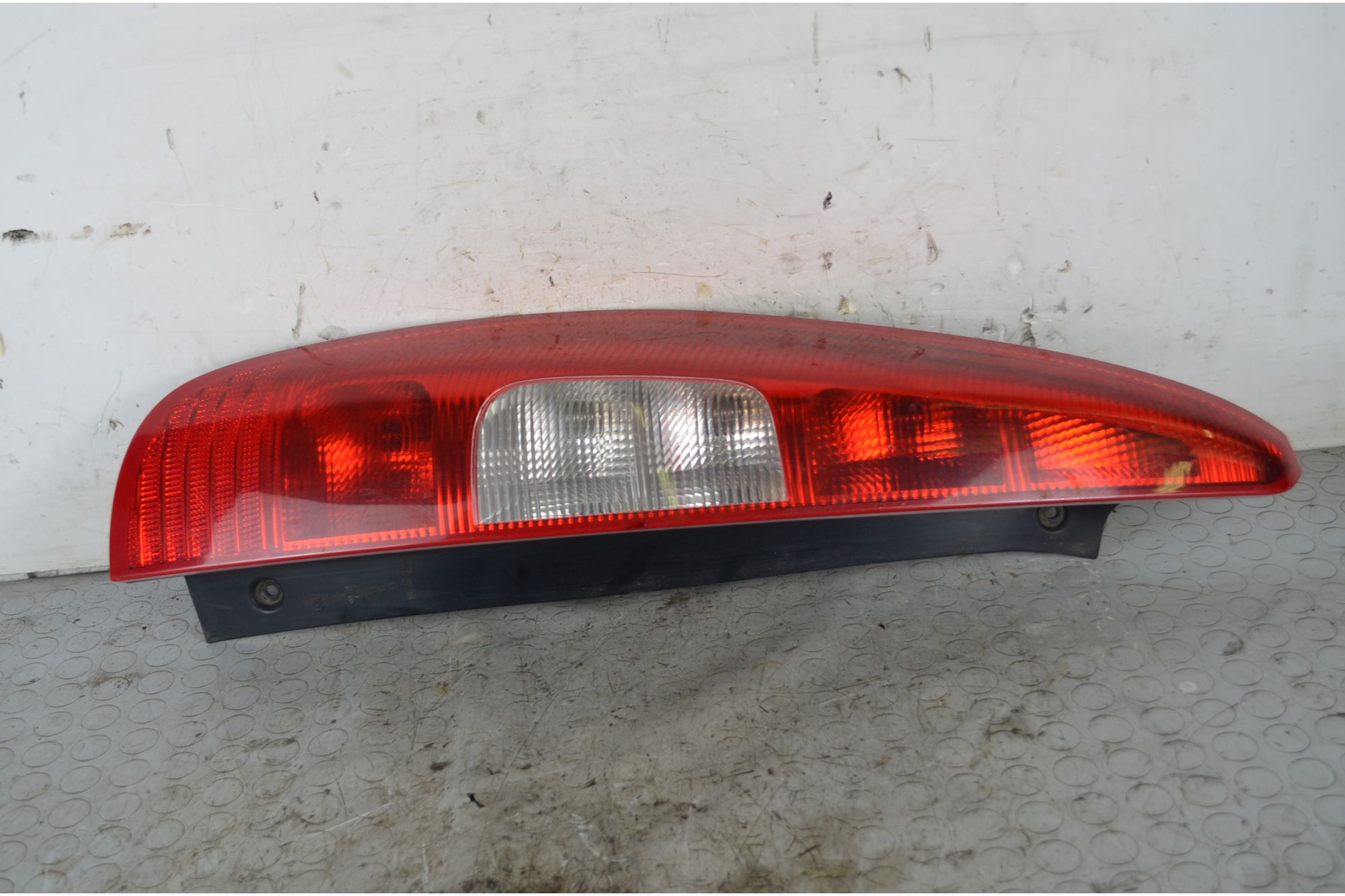 Fanale Stop Posteriore SX Mitsubishi Colt Dal 2004 al 2009 Cod MN186269  1751364709960