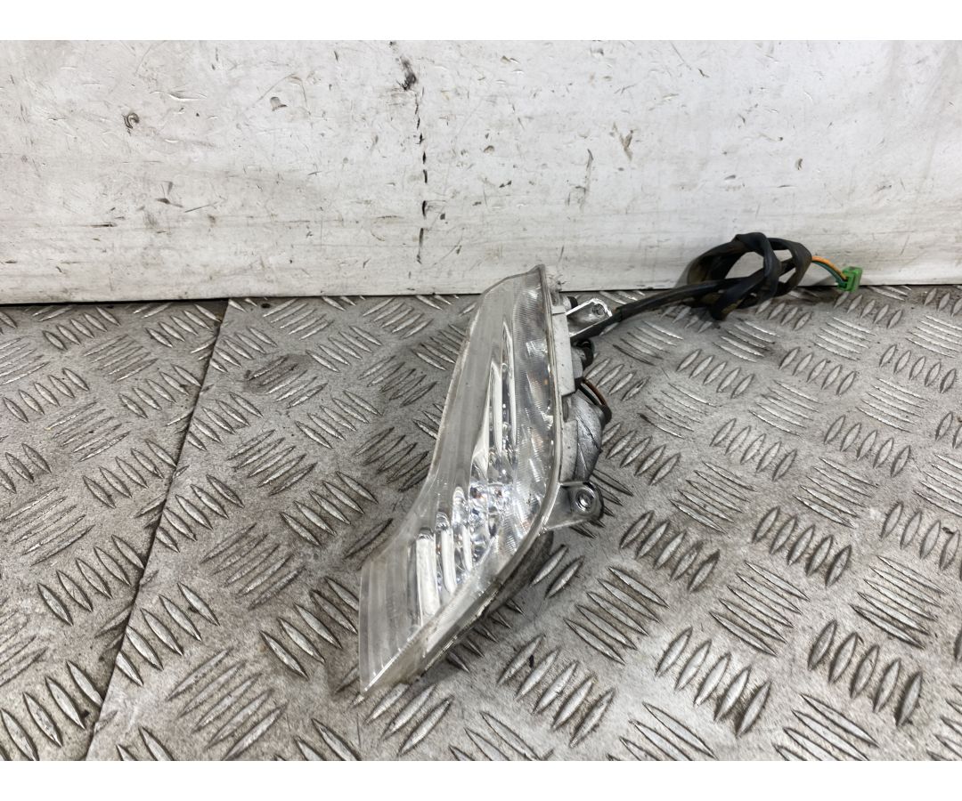 Freccia Anteriore Sinistra Sx Peugeot Tweet 50 / 125 / 150 dal 2010 al 2014 1751365305789 Freccia Anteriore Sinistra Sx Peugeot Tweet 50 / 125 / 150 dal 2010 al 2014 1751365305789