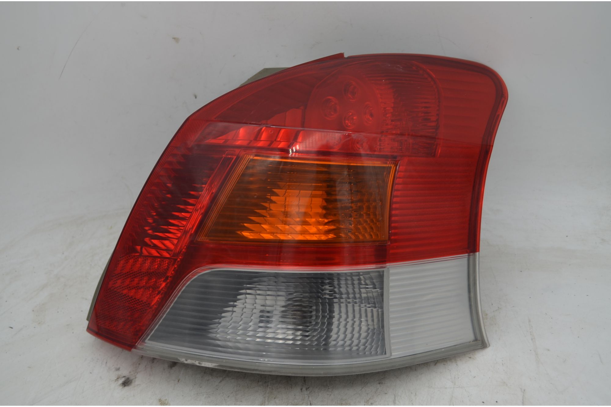 Fanale Stop Posteriore DX Toyota Yaris Dal 2009 al 2011 Cod 815510D110  1751458344039