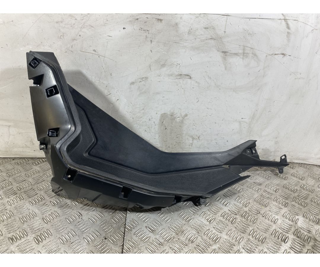 Carena Pedana Poggiapiedi Sinistra Sx Aprilia SR GT 125 Dal 2022 al 2025 1751537982022 Carena Pedana Poggiapiedi Sinistra Sx Aprilia SR GT 125 Dal 2022 al 2025 1751537982022