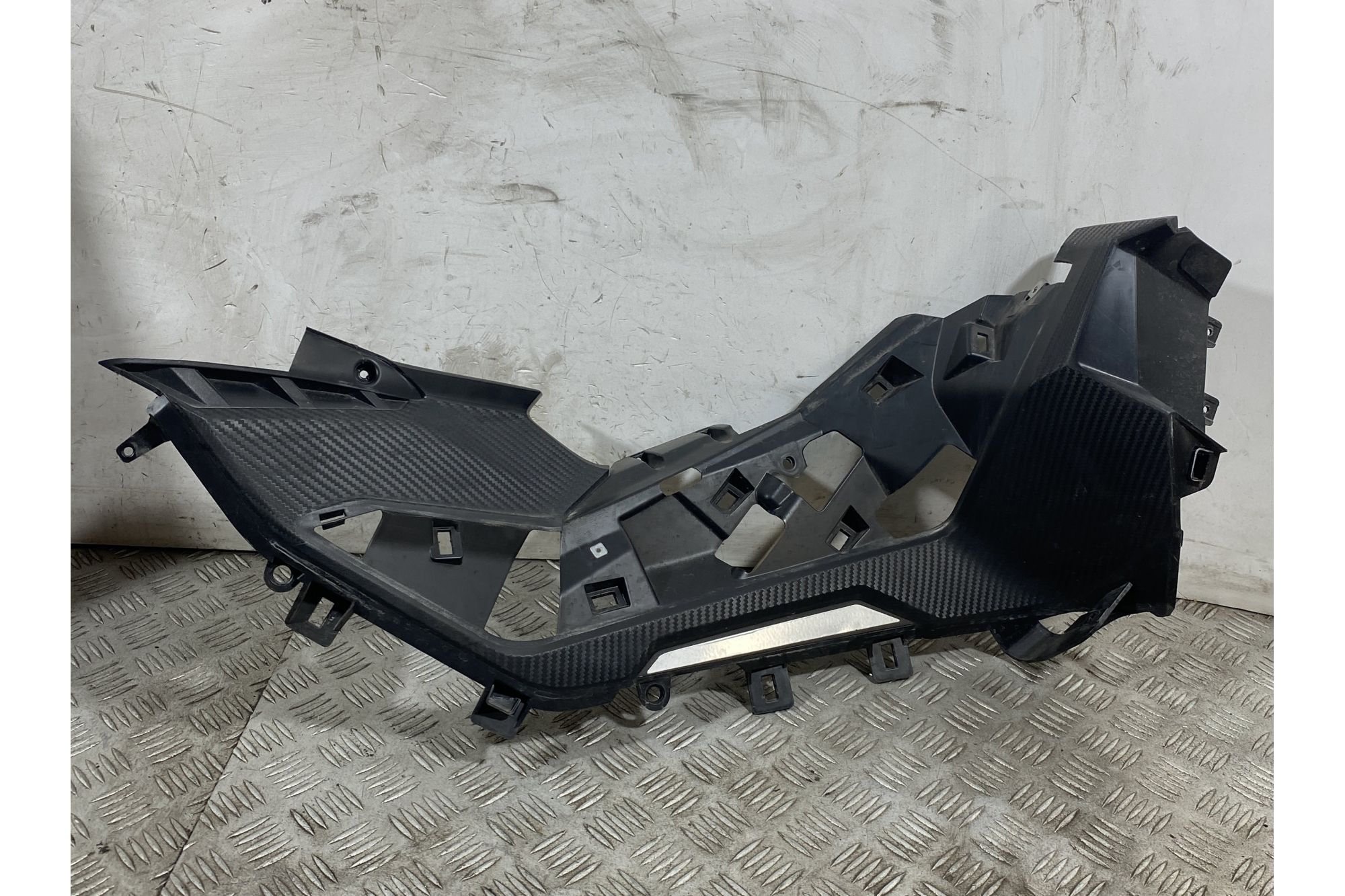 Carena Centrale Sinistra SX Aprilia SR GT 125 Dal 2022 al 2025 N.B Vedere Bene Foto Crepato COD 1B008124  1751551891751