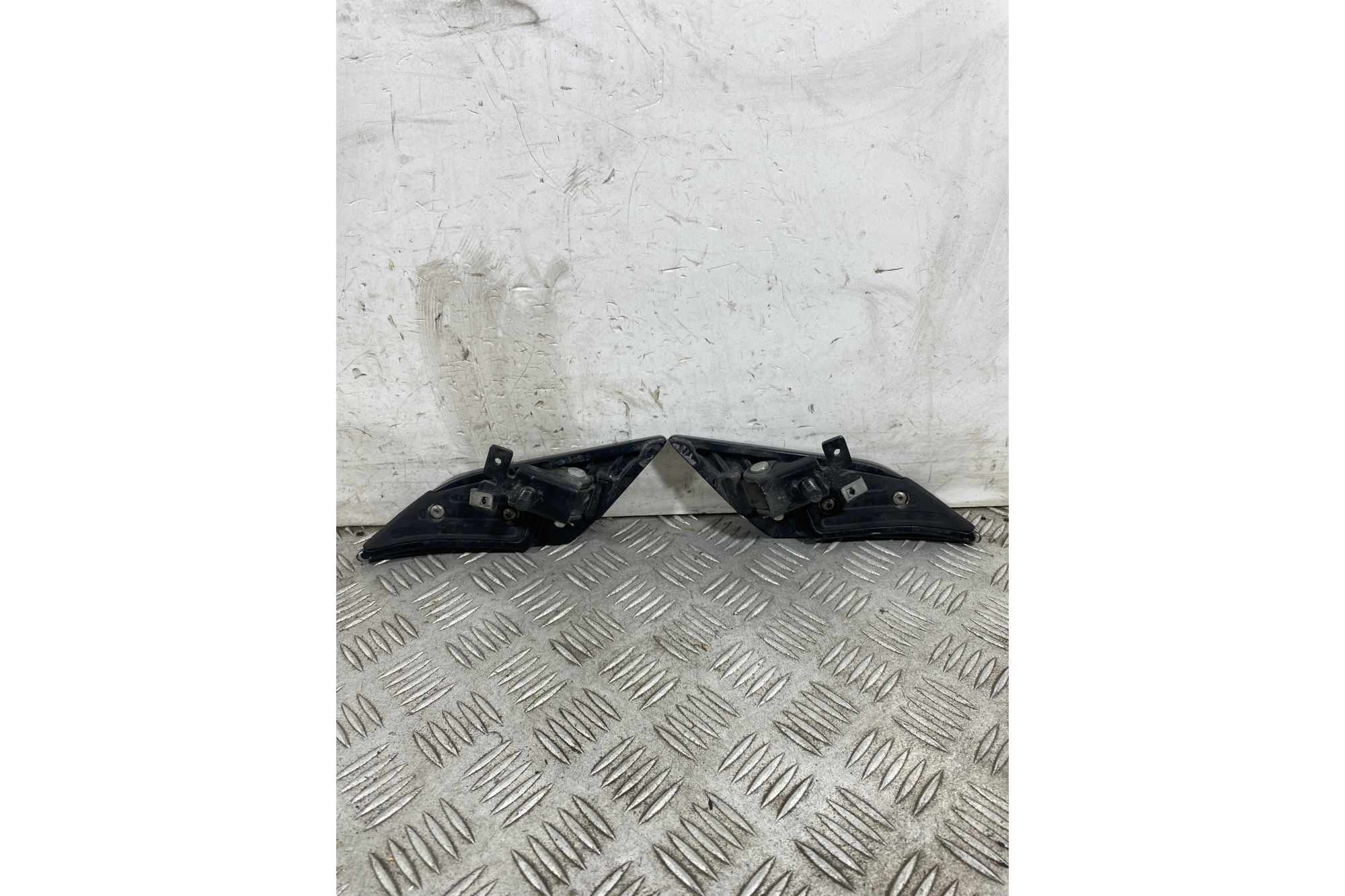 Coppia Pedane Poggiapiedi Passeggero Aprilia SR GT 125 Dal 2022 al 2025  1751620082660