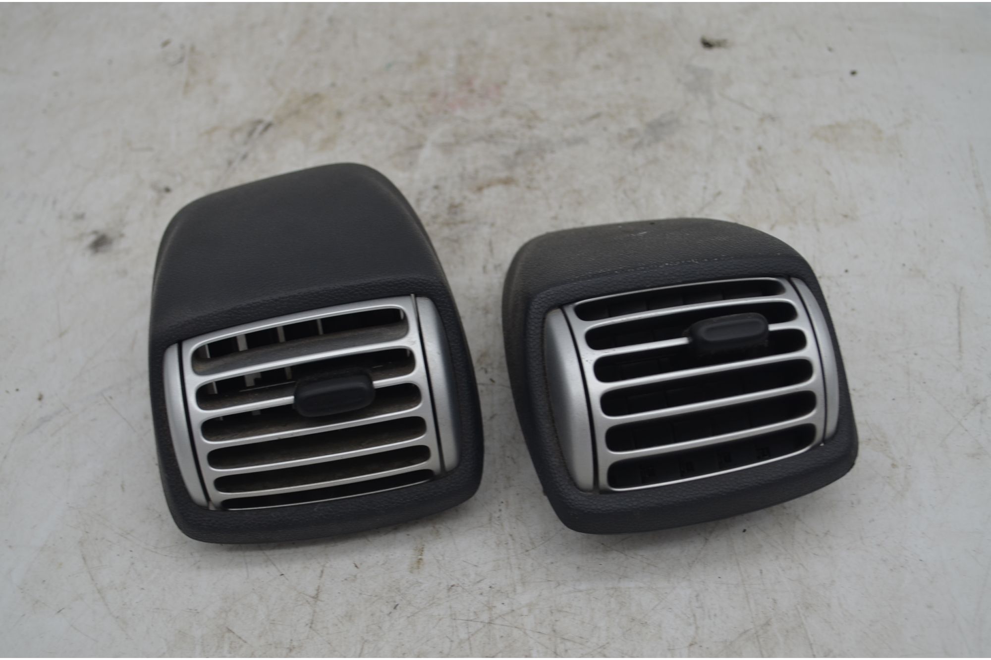 Bocchette Aria Anteriori DX e SX Smart ForTwo W451 Dal 2007 al 2014 Cod A4518300054C63U  1751632548550