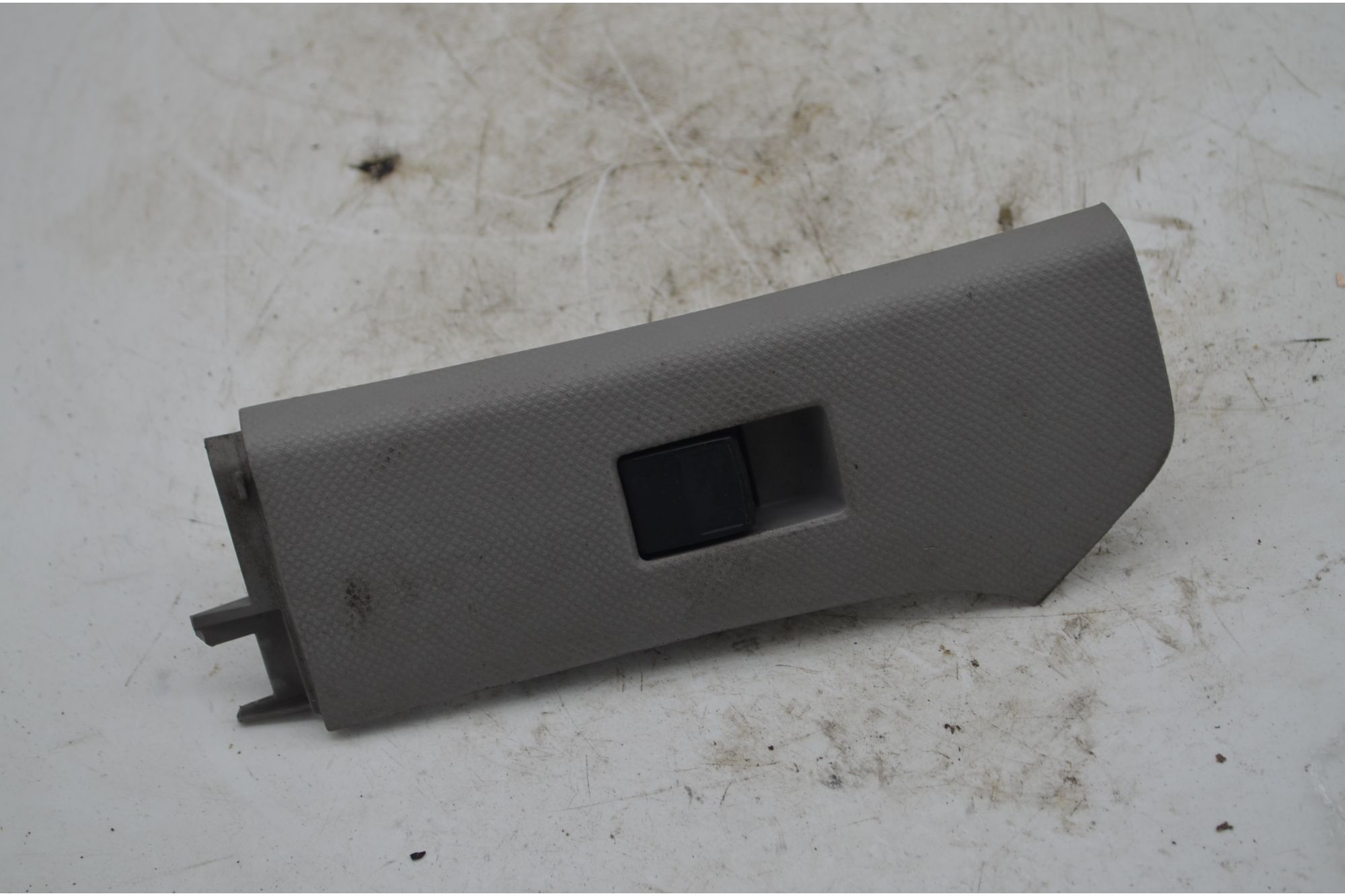 Pulsantiera Alzacristalli Anteriore DX Toyota Yaris Dal 2005 al 2011 Cod 74231-0D090  1751958202860