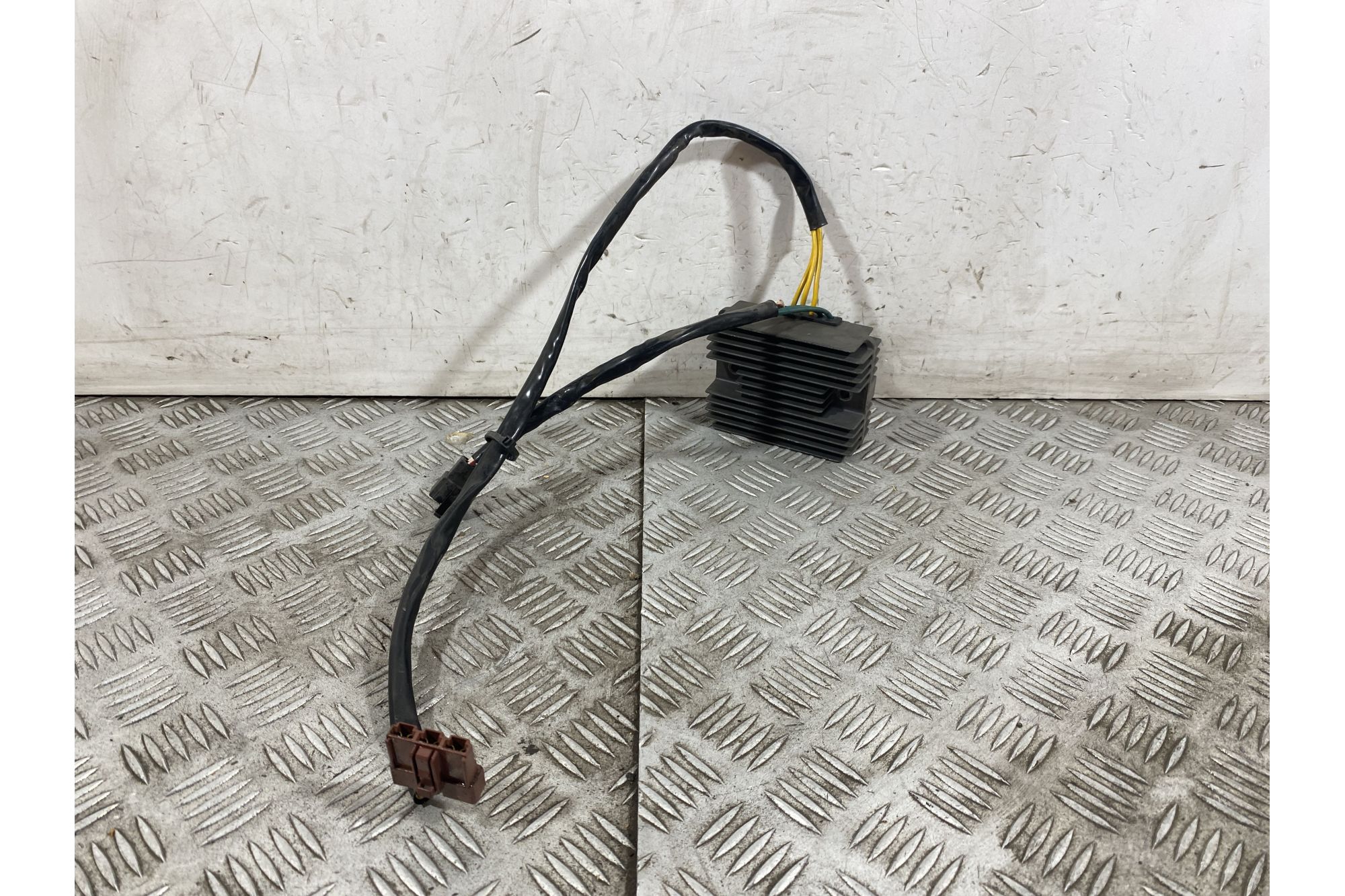 Regolatore Di Tensione Aprilia Scarabeo 250 dal 2006 al 2012 Cod 434406002  1752069695077
