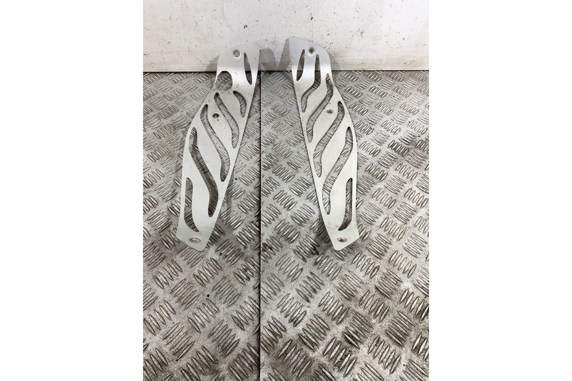 Coppia Piastre Pedana Poggiapiedi Piaggio MP3 300 HPE Sport Dal 2019 Al 2025  1752159824615