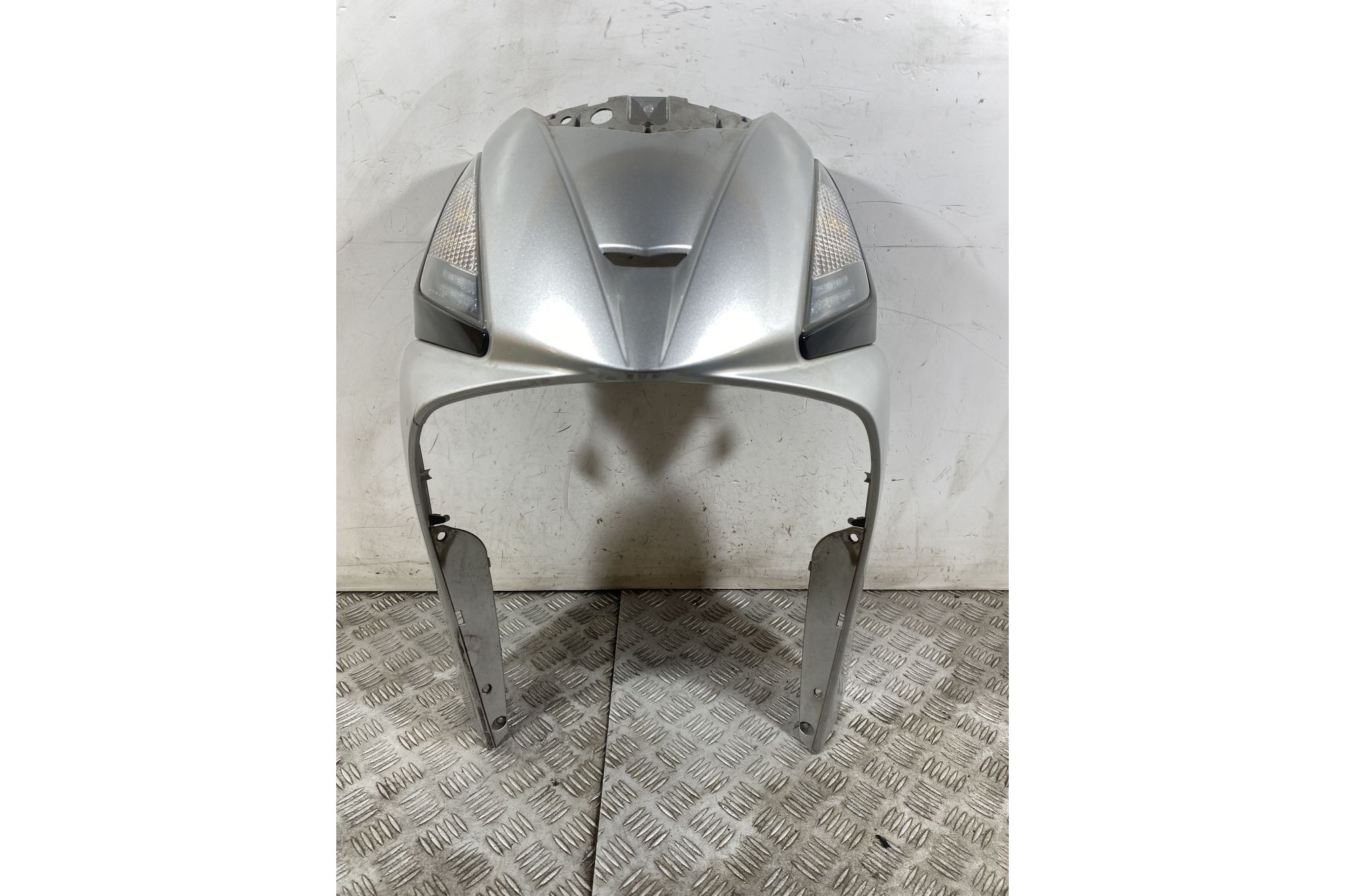 Carena Scudo Anteriore Con Frecce Kymco People GT 300 Dal 2010 al 2017  1752217626267