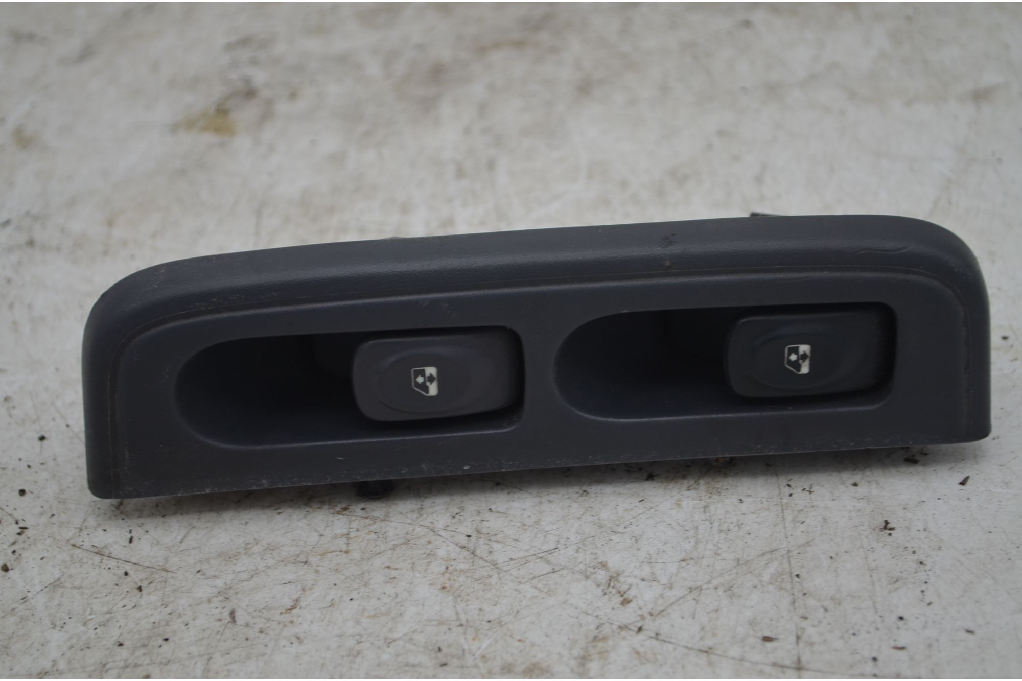 Pulsantiera Alzacristalli Anteriore SX Renault Clio II Dal 2001 al 2010 Cod 3117414  1752489396585