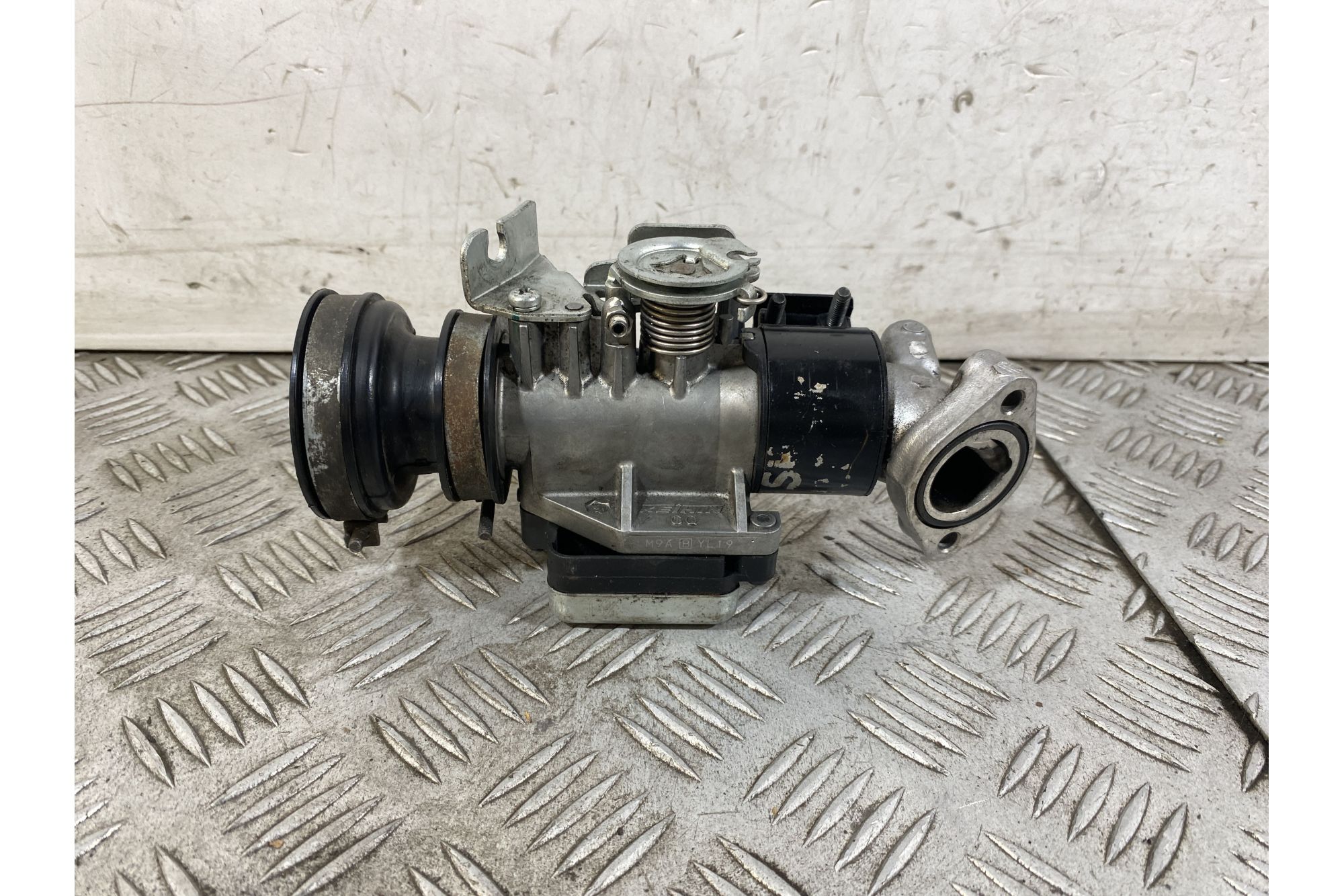 Copro Farfallato Honda SH 125 / 150 Dal 2005 al 2012 Cod 16400-KTG-922  1752569668755