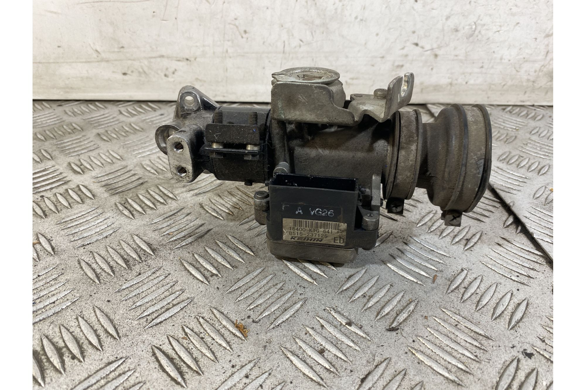 Copro Farfallato Honda SH 125 / 150 Dal 2005 al 2012 Cod 16400-KTG-641  1752569979776