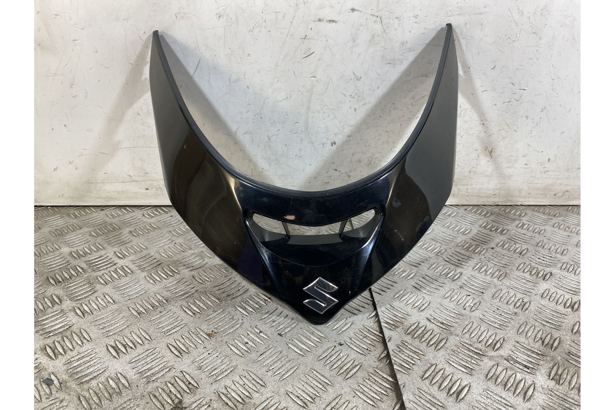 Carena Scudetto Boomerang Anteriore Suzuki Burgman 400 K5 Dal 2004 al 2006  1752585262166