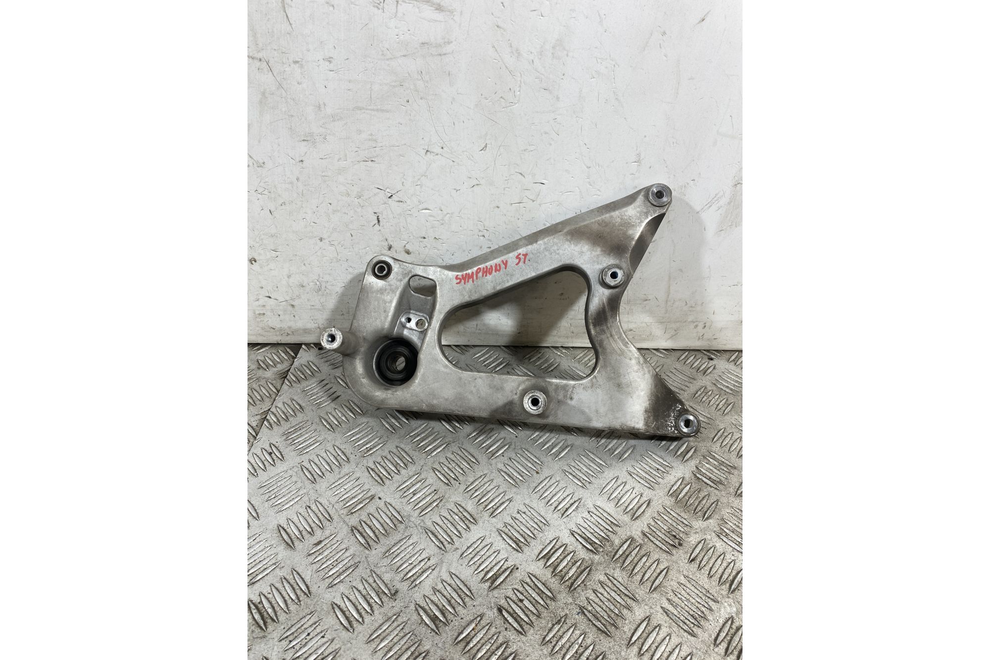 Staffa Supporto Marmitta Sym Symphony ST 125 / 200 dal 2015 al 2017  1752676739294