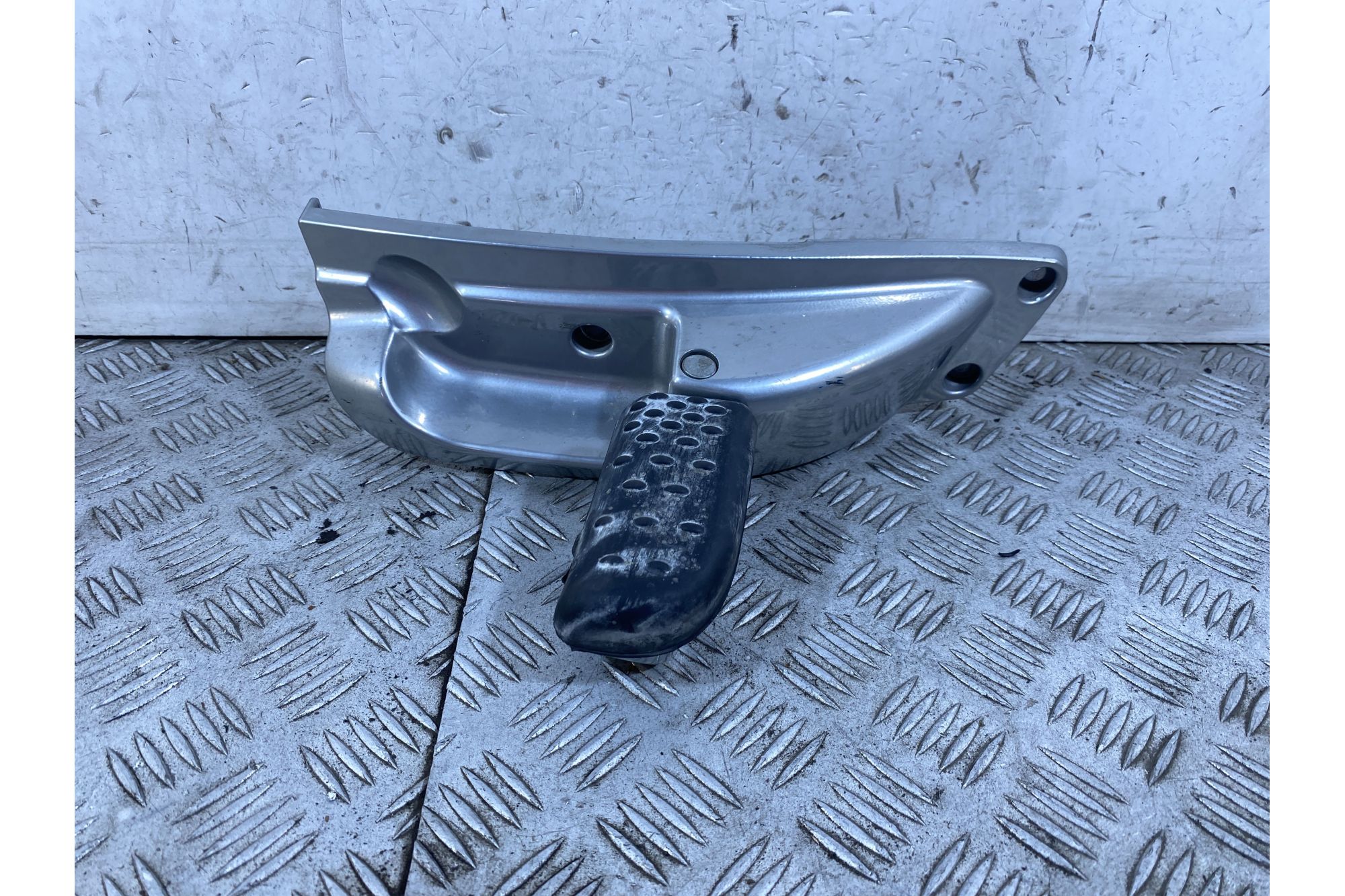 Pedana Poggiapiedi Passeggero Destra Dx Aprilia Scarabeo 250 dal 2006 al 2012  1752833587232