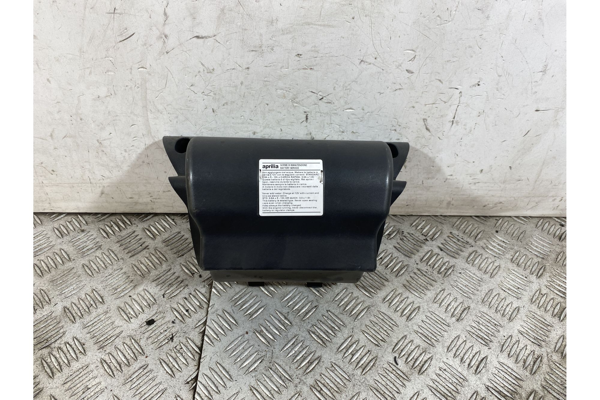 Carena Tappo Coperchio batteria Aprilia Scarabeo 250 dal 2006 al 2012  1752841017264
