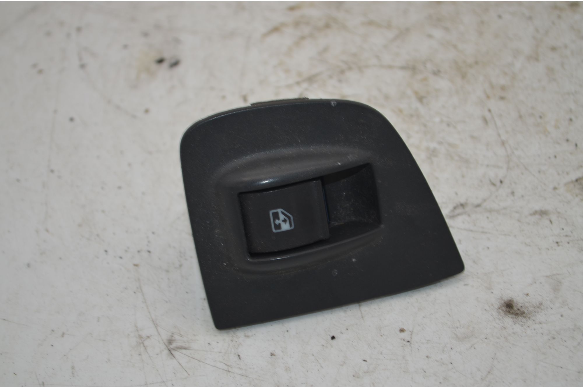 Pulsantiera Alzacristalli Anteriore DX Fiat Doblo Dal 2005 al 2009 Cod 735402417  1753879468813