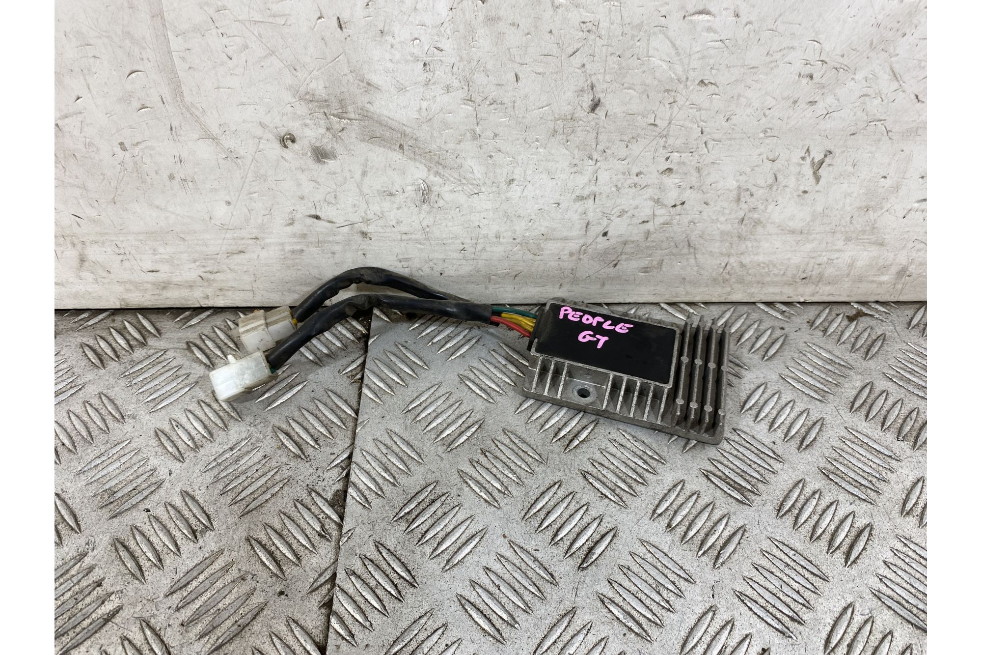 Regolatore Di Tensione Kymco People GT 300 Dal 2010 al 2017 Cod 31600-LDG7-900  1754312298660