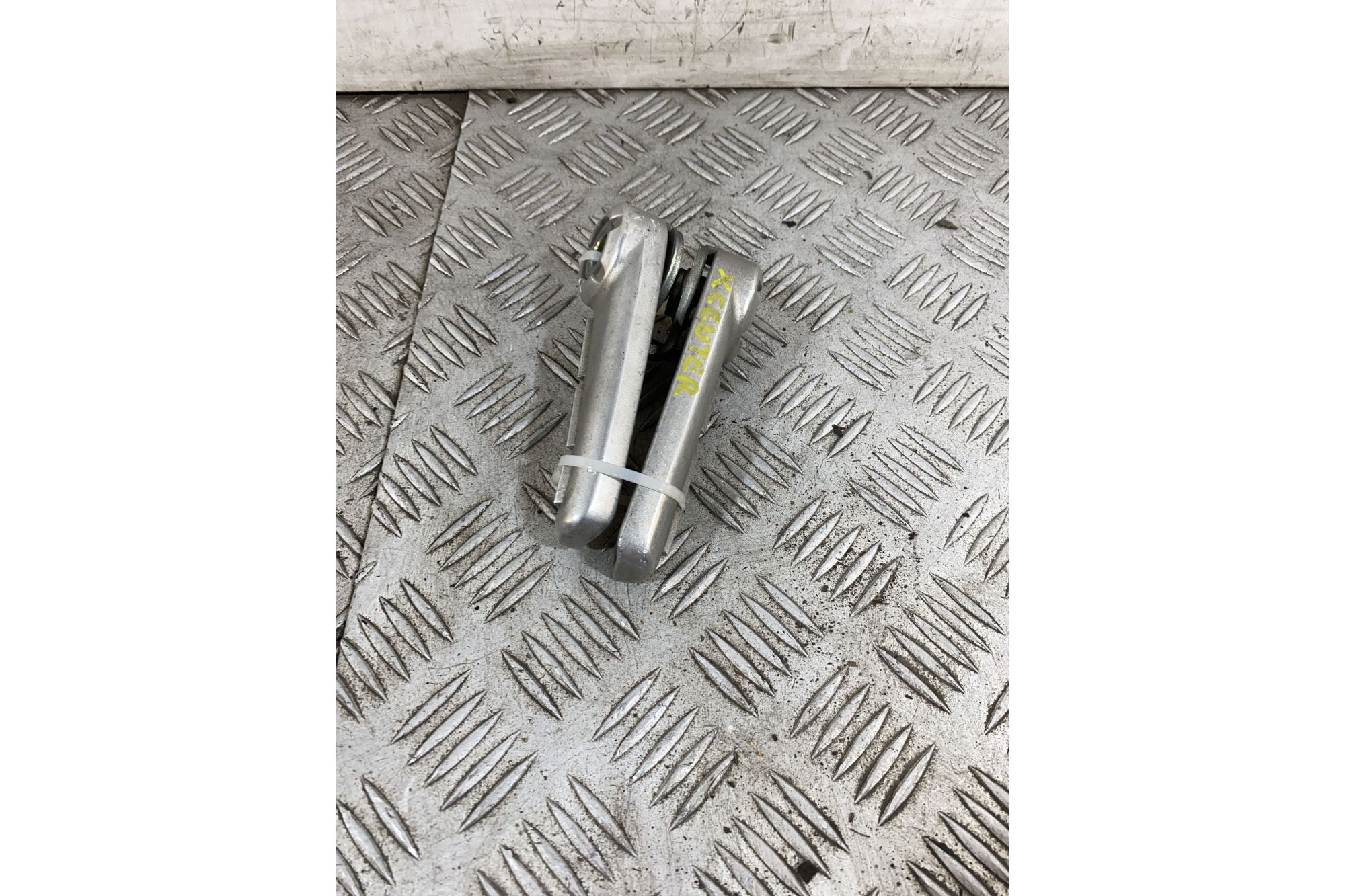 Coppia Pedalini Pedane Poggiapiedi Passeggero Yamaha Xenter 125 / 150 Dal 2011 al 2018  1754643036474