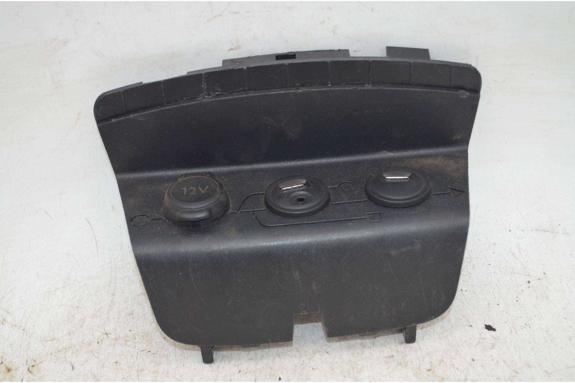 Presa AUX USB Peugeot 208 Dal 2012 al 2019 Cod 9674655377  1755606978251