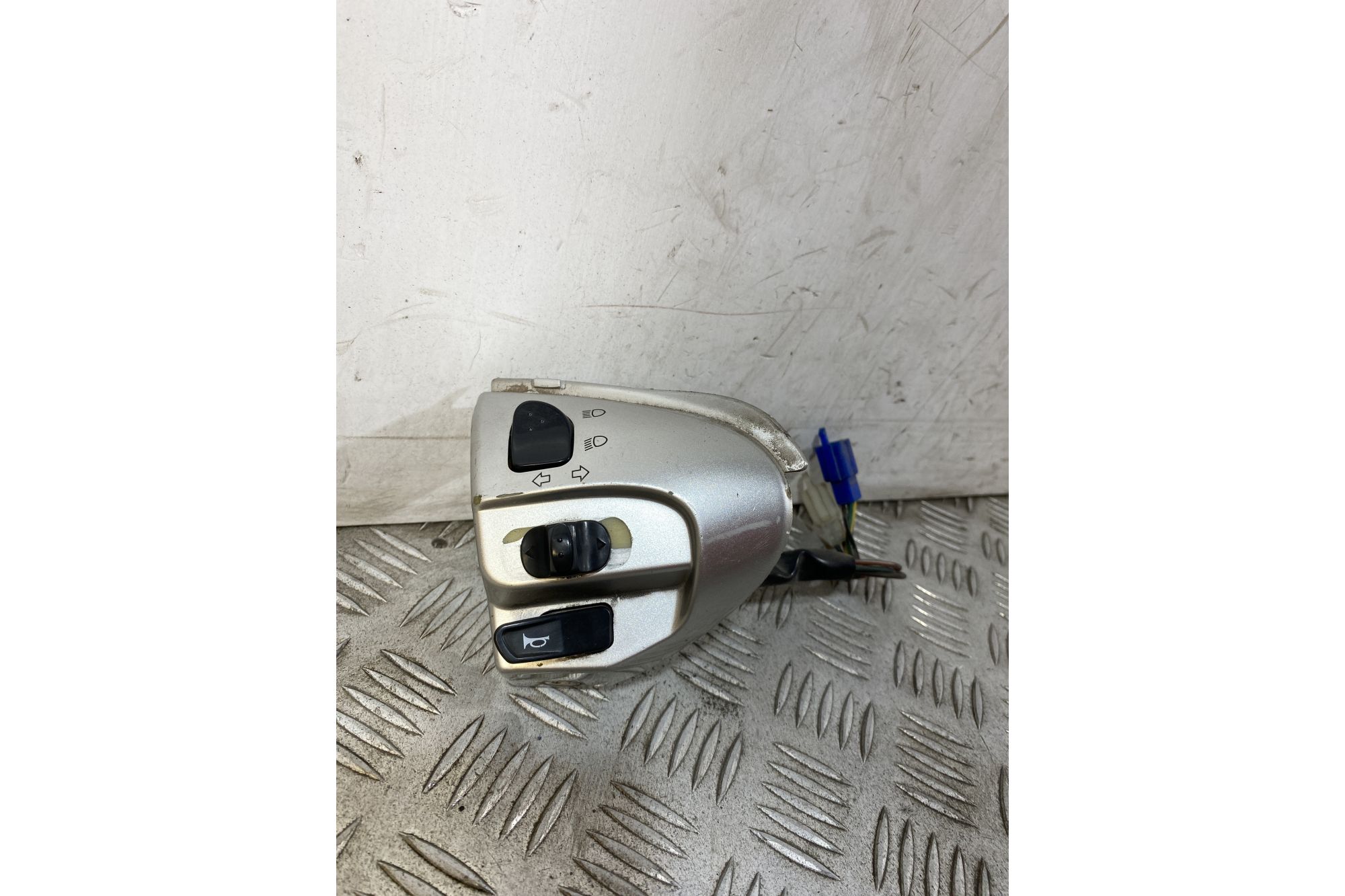 Commutatore Devio Luci Sinistro SX Yamaha Xenter 125 / 150 dal 2011 al 2018  1756722214810