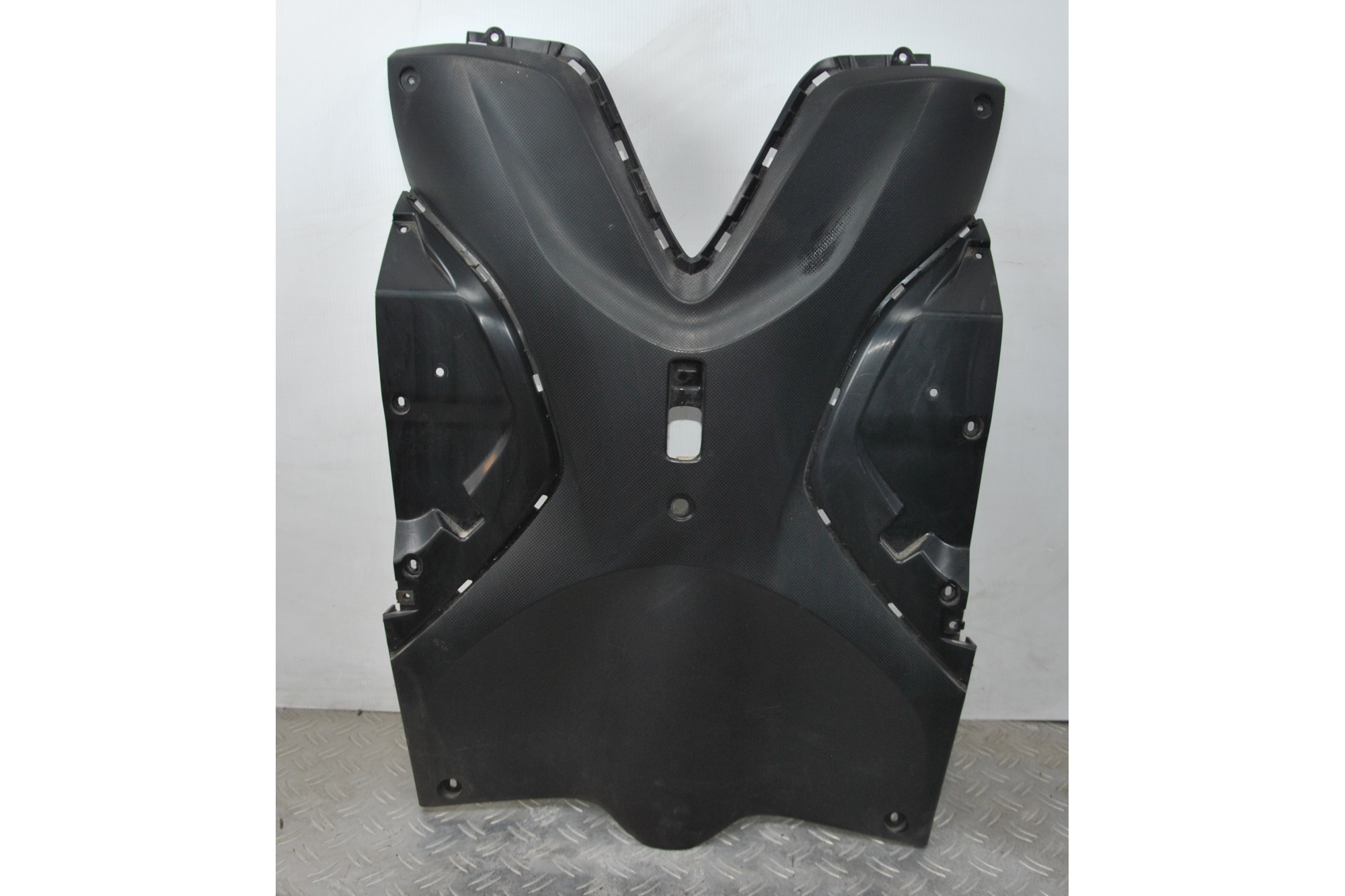 Carena Retroscudo Yamaha Tricity 125 dal 2014 al 2020 cod 2CM-F8311-00  1623832393158