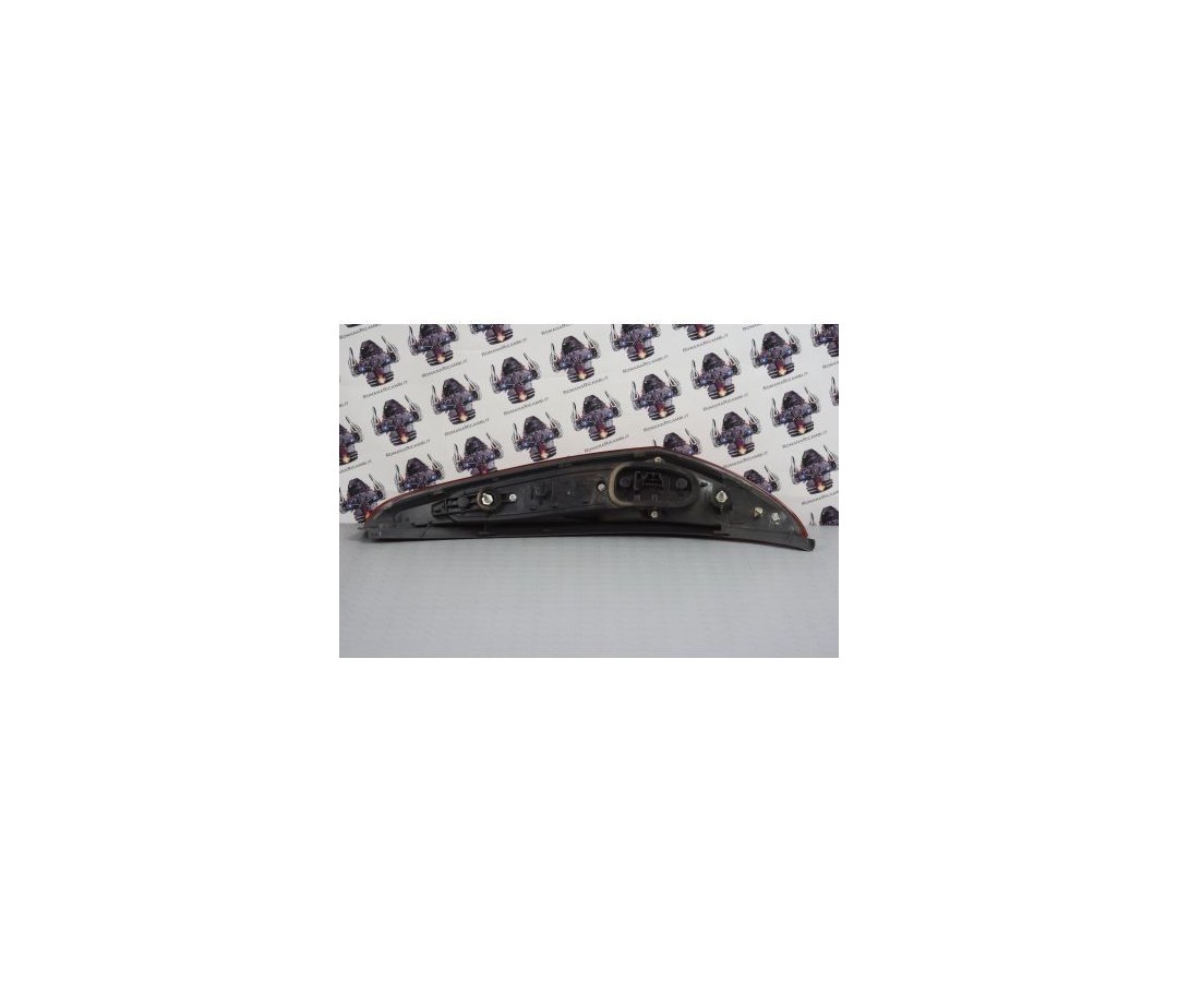 Fanale posteriore stop (freccia bianca) Sx Fiat Punto 188 anno 99/12 cod. 286201 Fanale posteriore stop (freccia bianca) Sx Fiat Punto 188 anno 99/12 cod. 286201