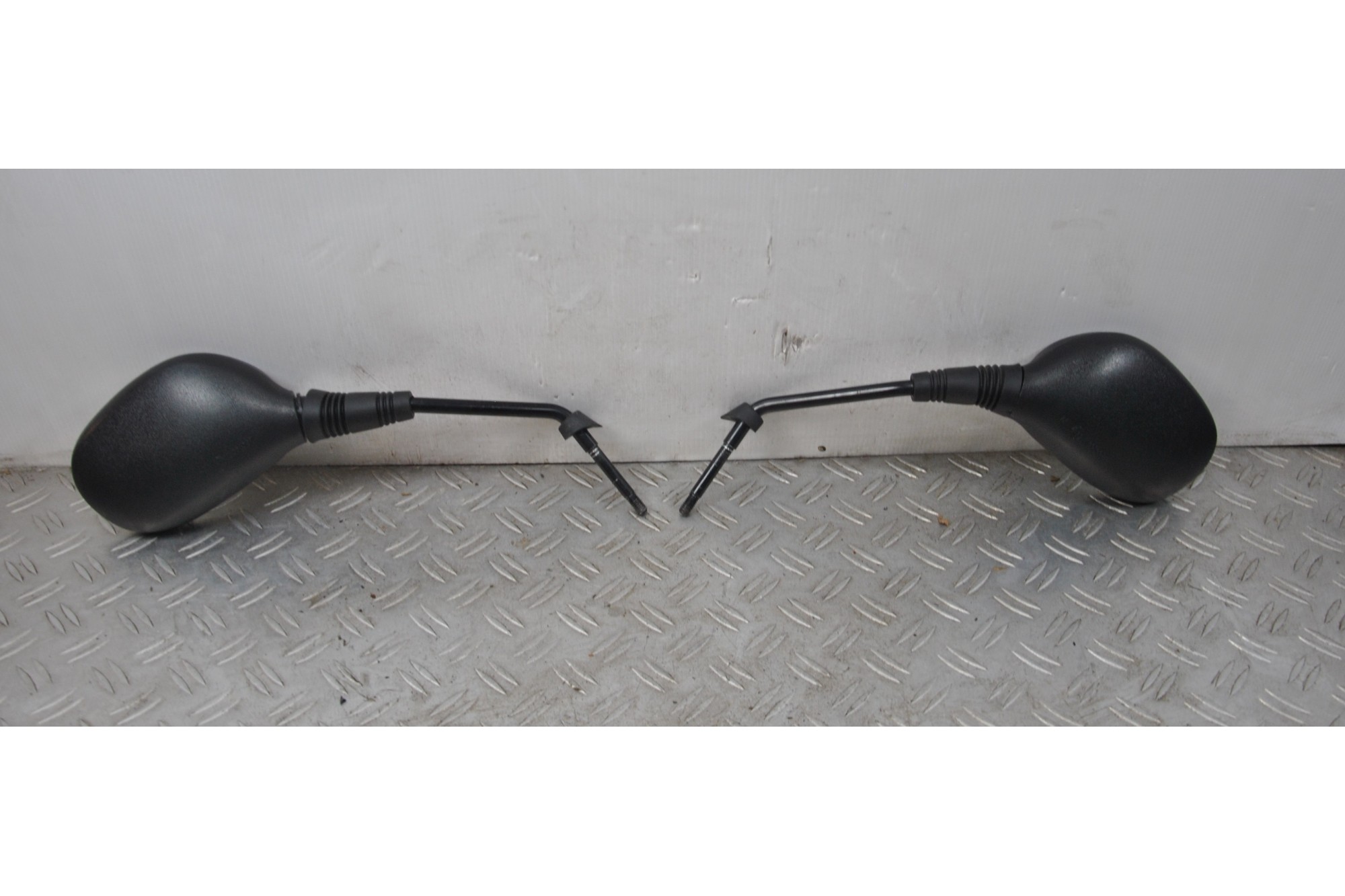 Coppia Specchietti retrovisori Piaggio MP3 125 / 250 / 300 / 400 / 500 dal 2009 al 2016 cod 001007  1626707487204