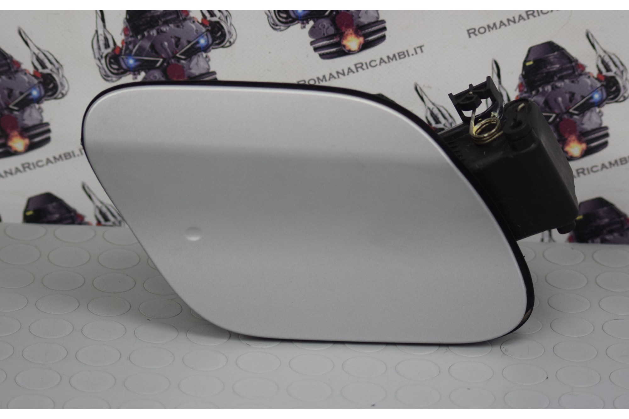 Sportello carburante (NO TAPPO) Grigio metallizzato con fondello in gomma Fiat Tipo '15 Cod: 735637896  2411111125359