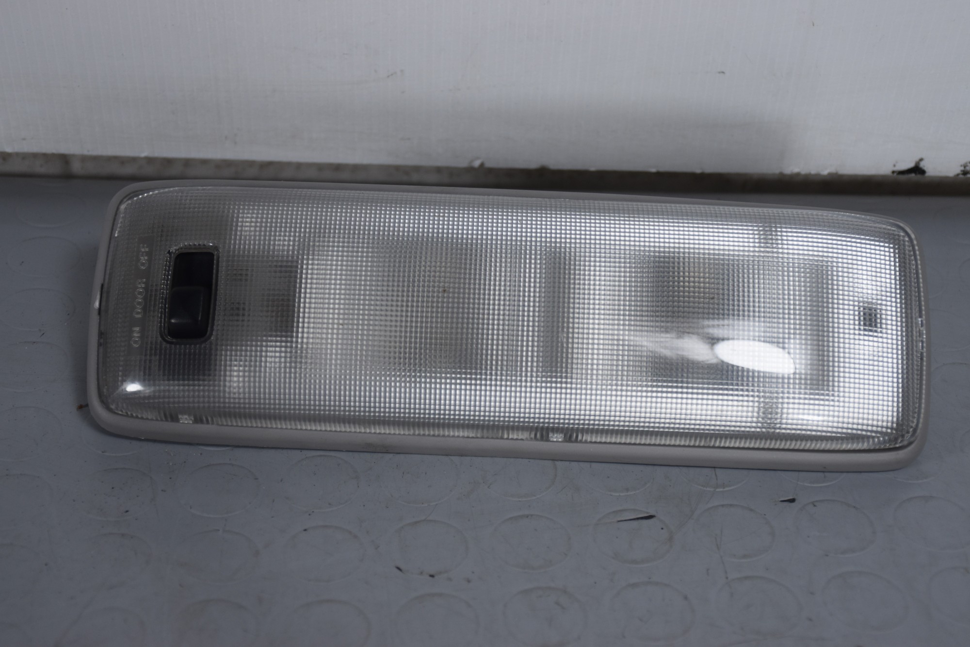 Plafoniera luce interna Mazda MPV Dal 1999 al 2006  1631194472879