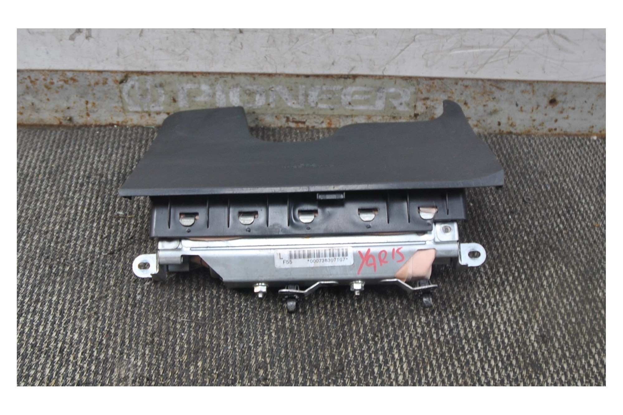 Airbag Passeggero Toyota Yaris dal 2005 al 2011 cod 739600D010  2411111127285