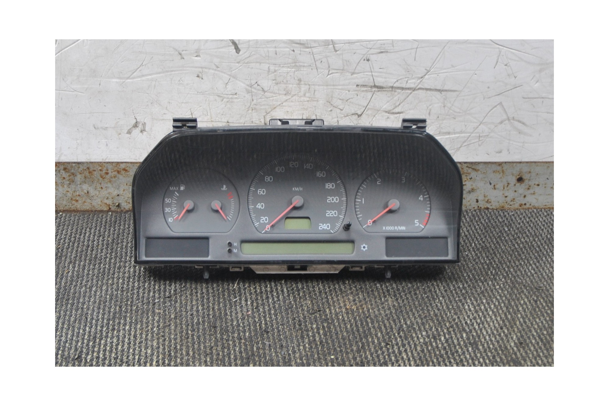 Strumentazione Volvo V70 2.4 Diesel dal 2000 al 2007 codice : 36050540  2411111127452