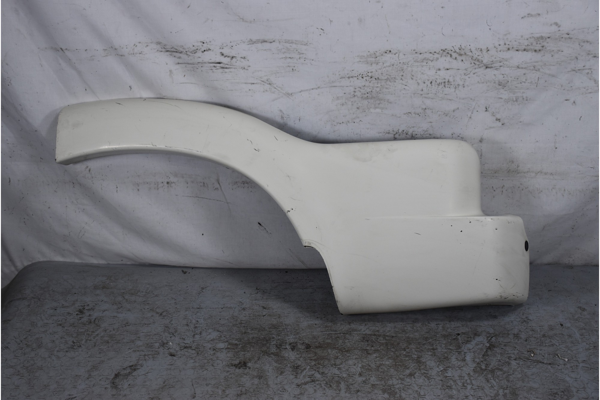 Parafango posteriore SX Mahindra Goa Dal 2002 in poi Colore bianco  1633332239337