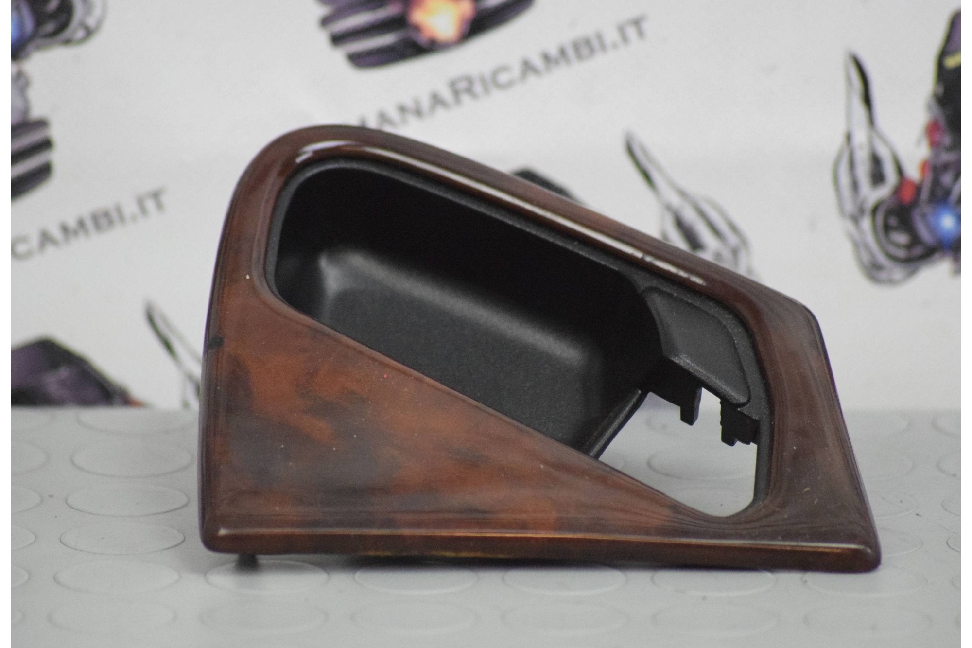 Cornice maniglia Anteriore Destra DX (passeggero) effetto radica Mercedes ML (W163) '98 - '01 cod. A16376602687211  241111112...