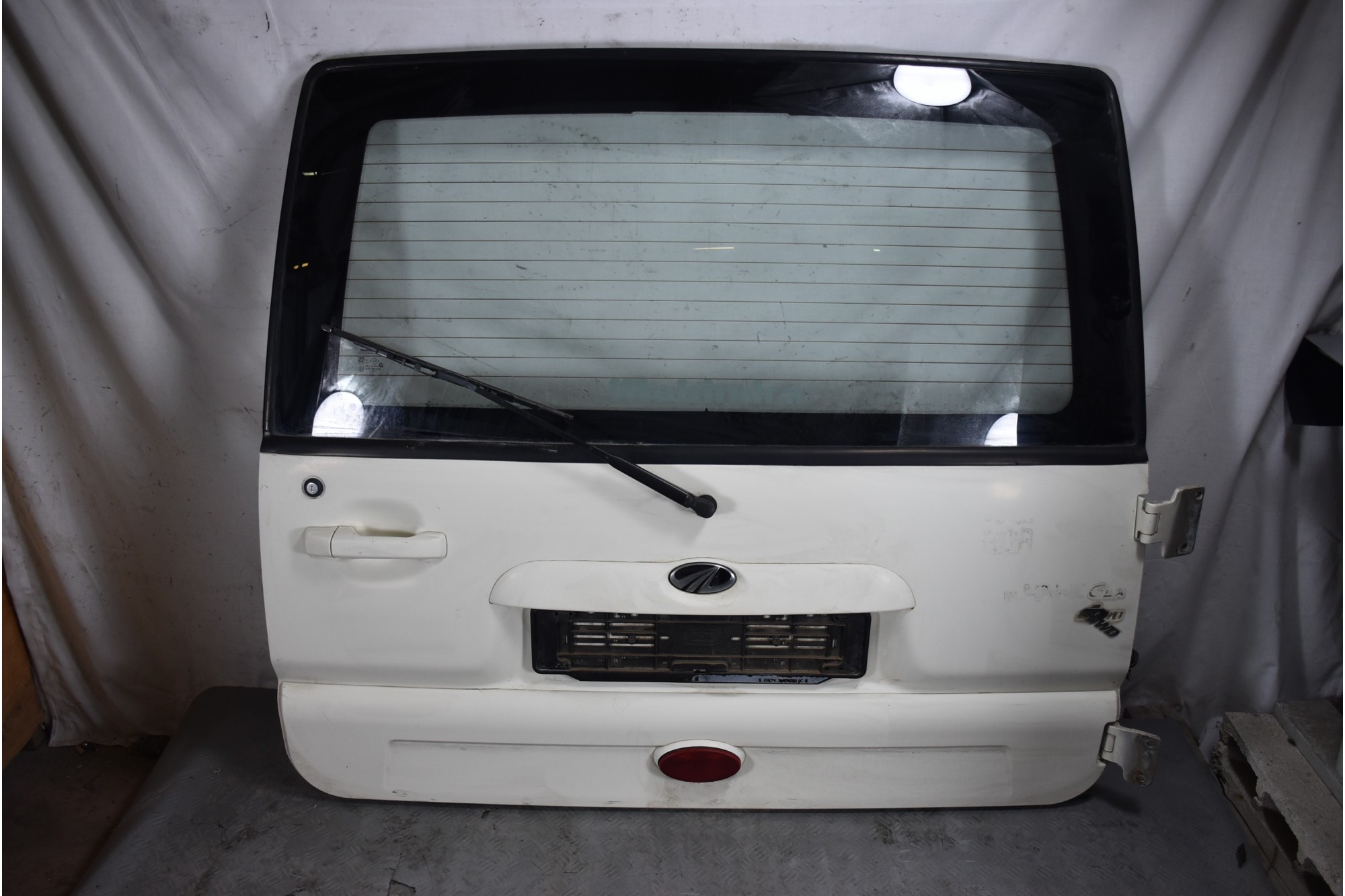 Portellone bagagliaio posteriore Mahindra Goa Dal 2002 in poi Bianco  1634203719491
