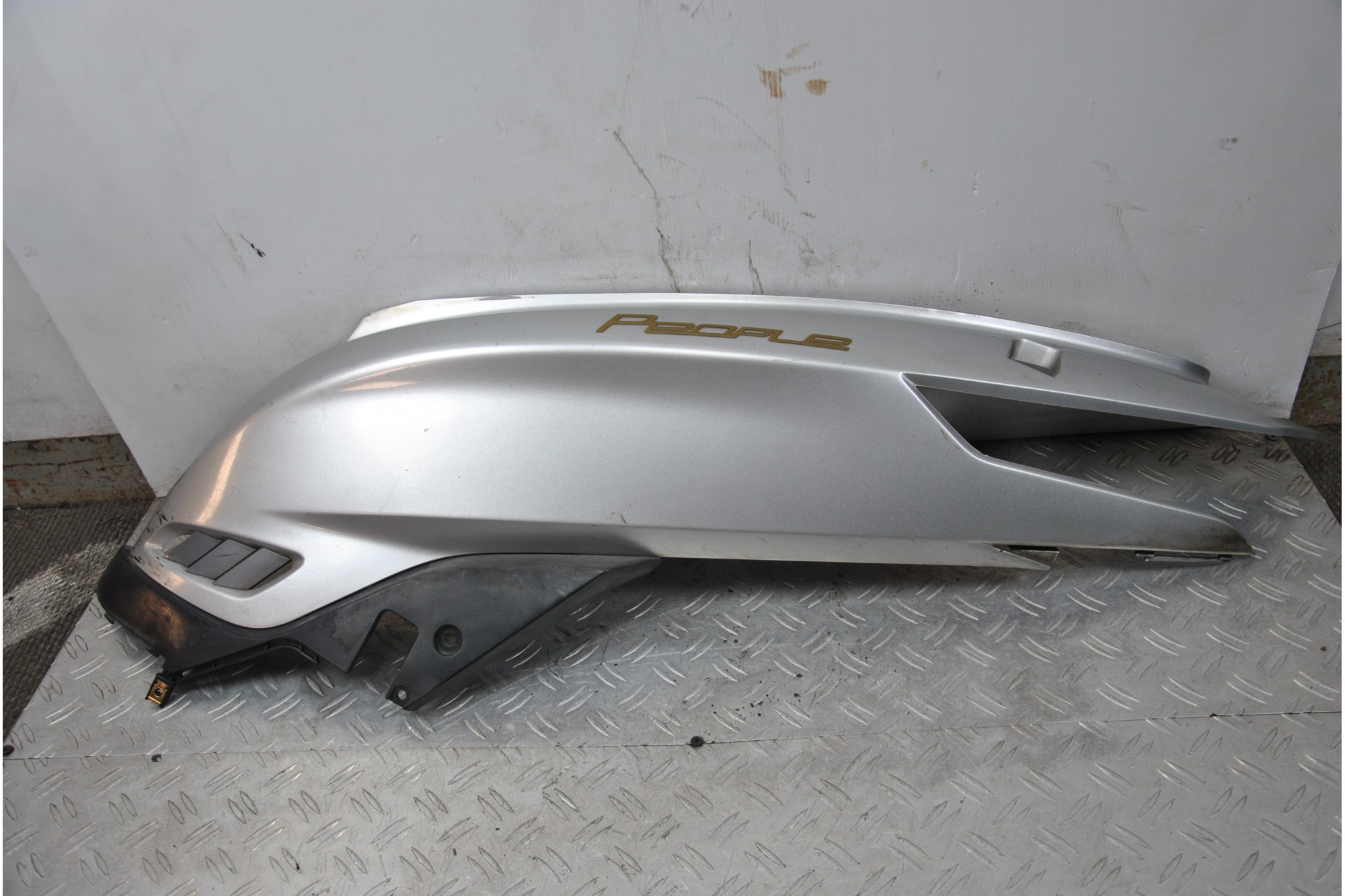 Carena Fianchetto Laterale SX Kymco People 300i GT dal 2010 al 2017 Cod 33600-lge5-e000  1635409646246